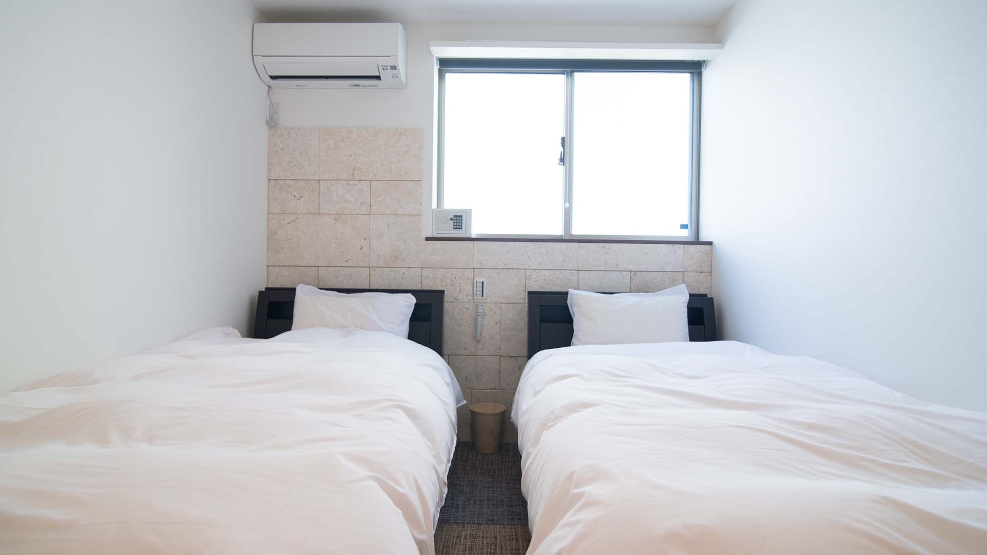 ・[Room 2] A room with two single beds.