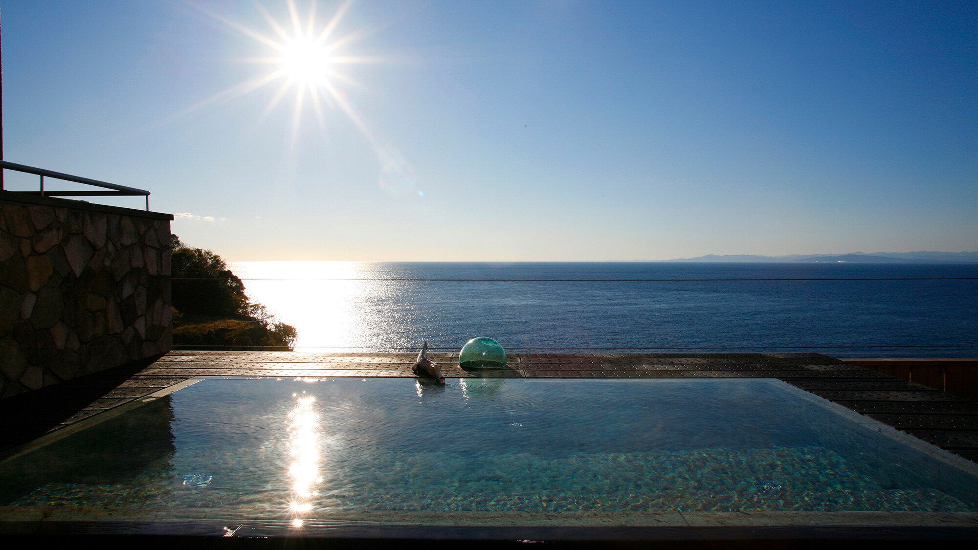 Open-air observation bath