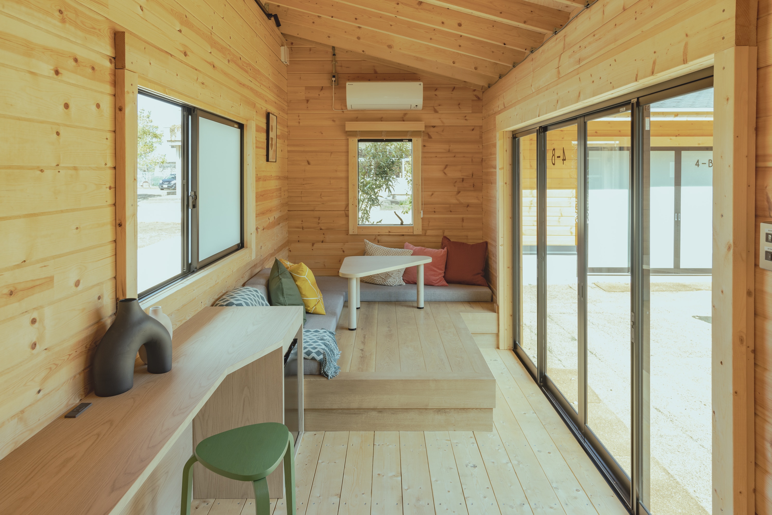 4beds cabin living room