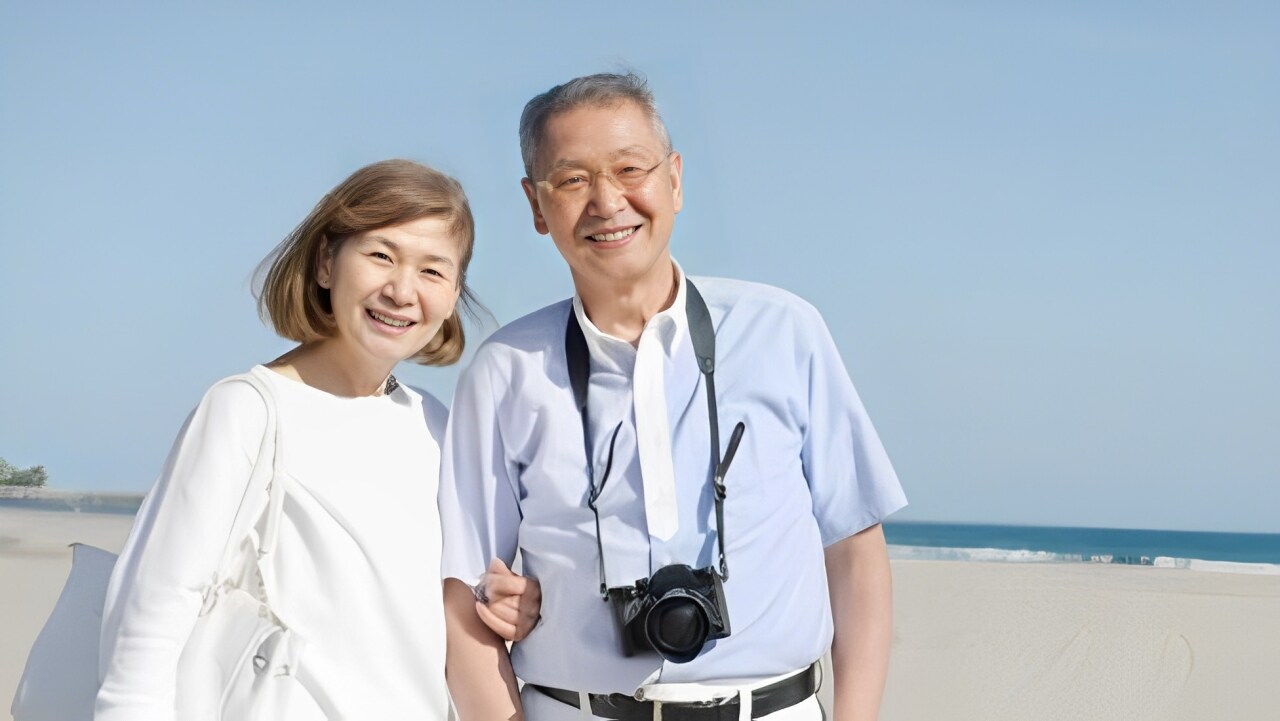 [Adult travel for those over 60]