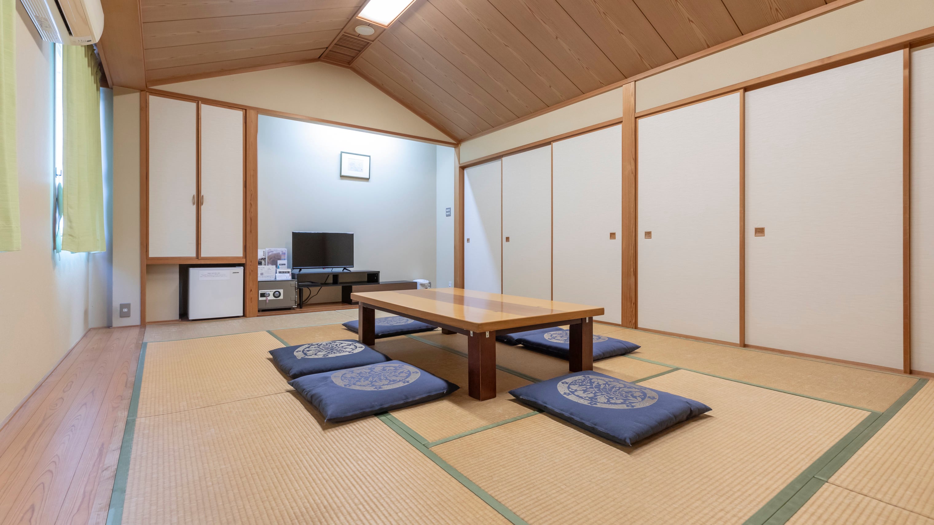 Japanese-style room 12 tatami mats 1-6 people
