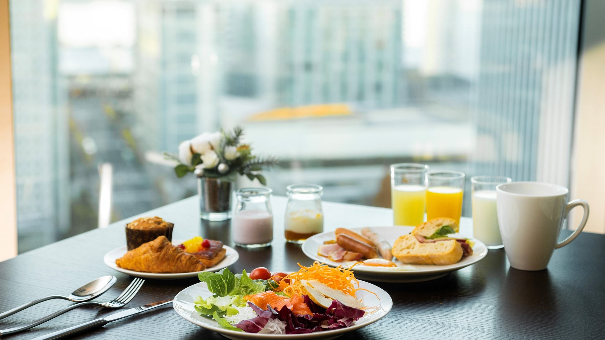 Club Lounge Breakfast (image)