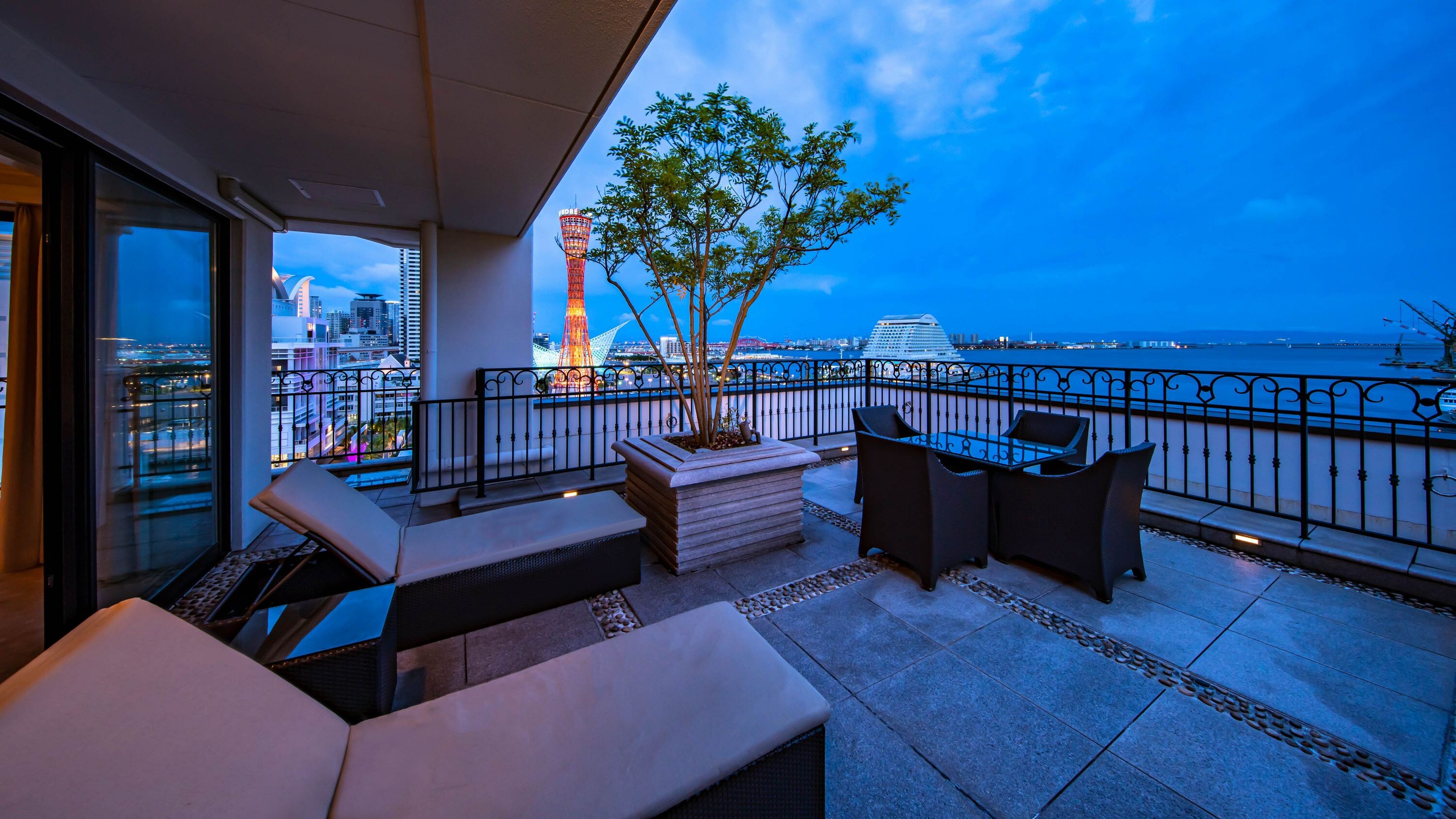 Grace Suite Terrace (image)