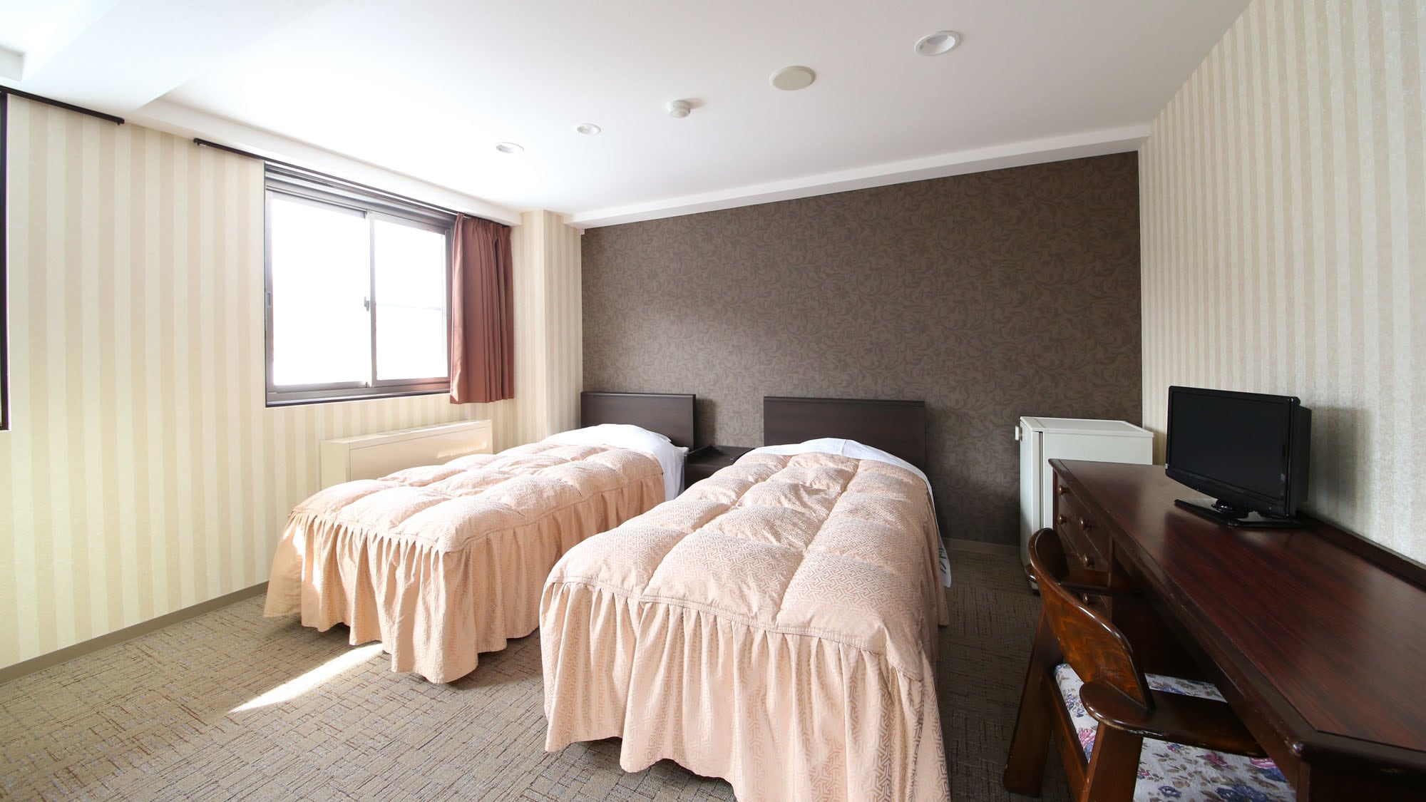 [Kamoshikakan■西式雙床房（帶浴缸）]法式床讓您睡個好覺♪