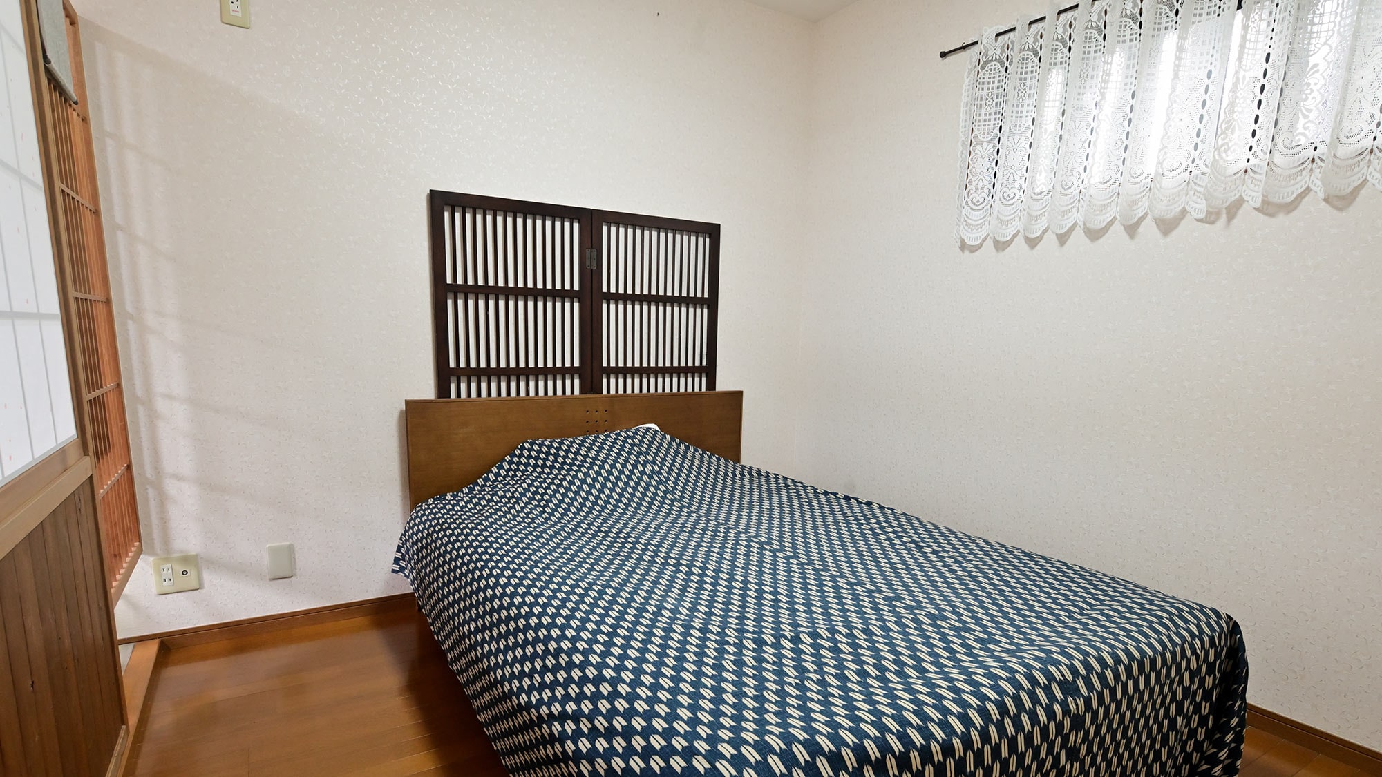 ・[100% free-flowing hot spring with open-air bath] An example of a detached Japanese-Western style room