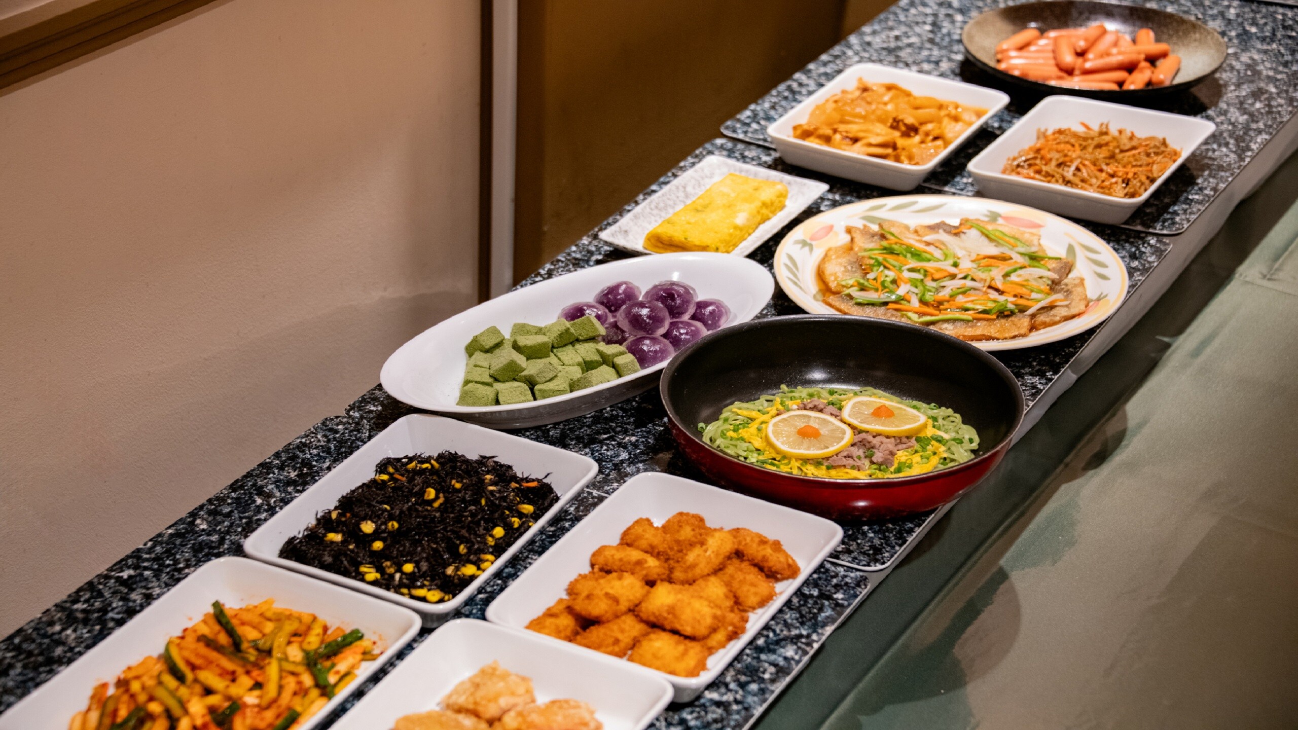 Breakfast buffet (image)