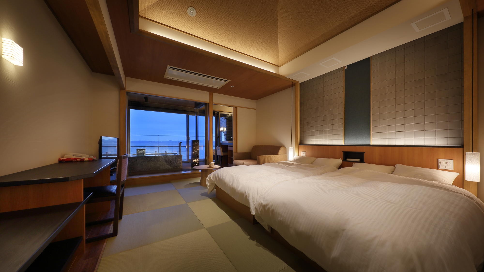 Japanese modern twin with a heavenly open-air bath