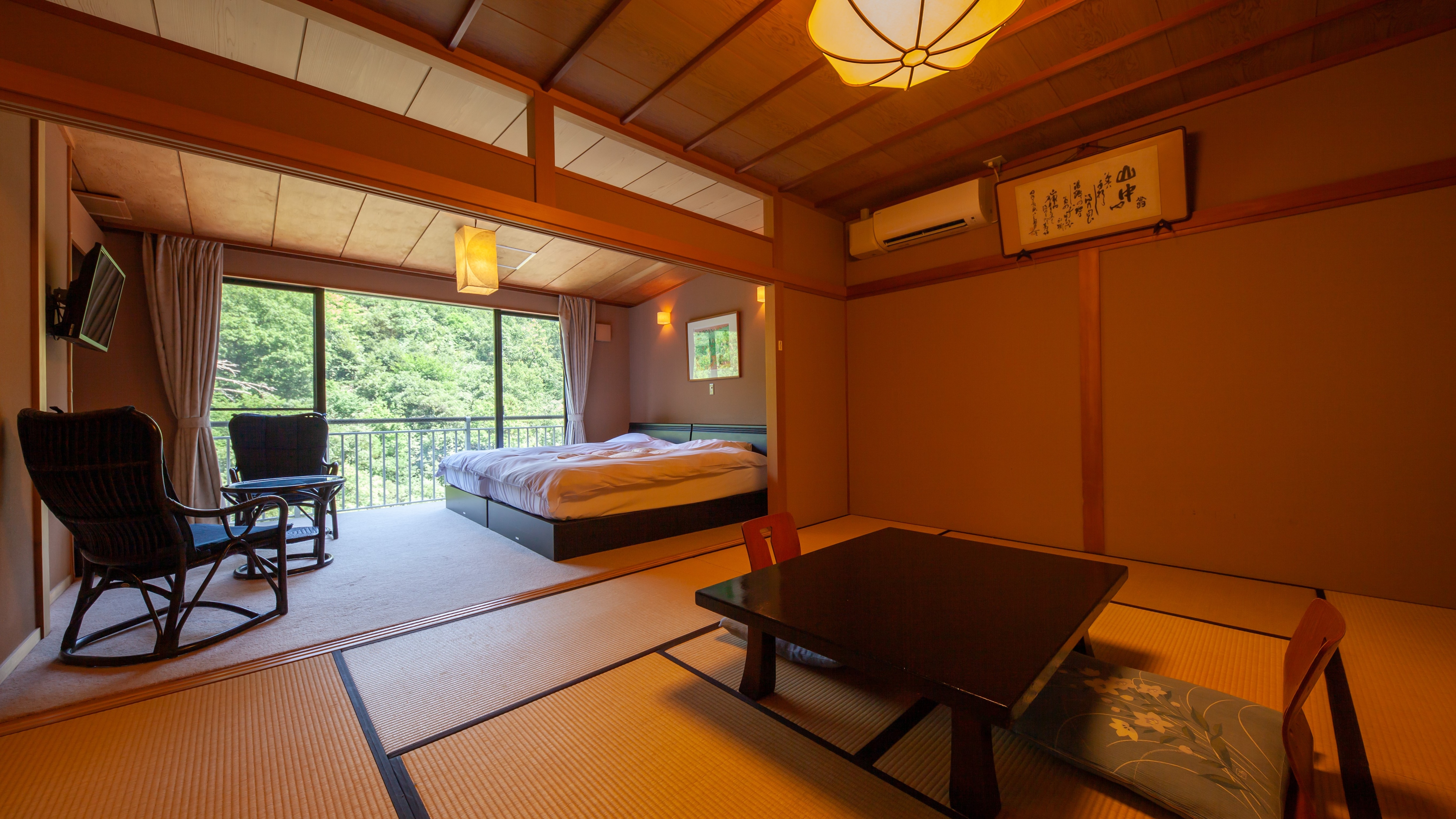 【일본식 방】 쓰루센케이를 바라보는 침대가 있는 일본식 서양실