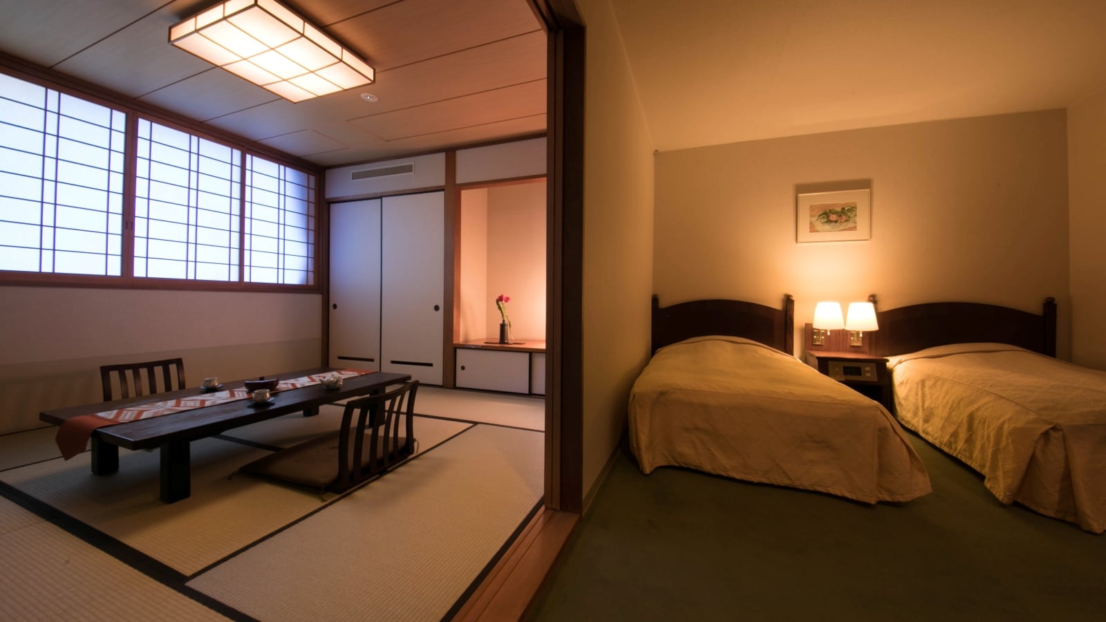[Japanese-Western style room] ~Relax in a Japanese-style room and sleep on a bed~