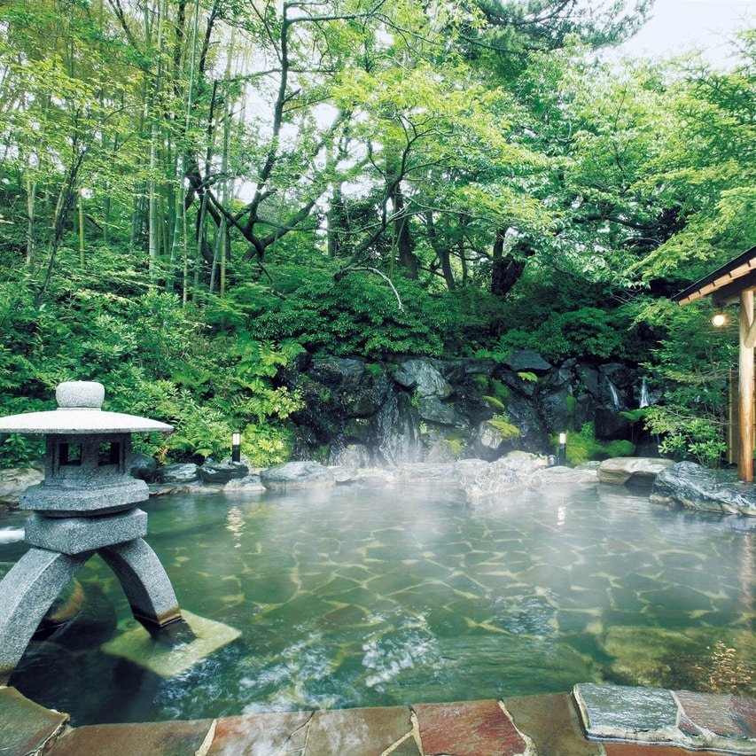 Phòng tắm ngoài trời của tòa nhà chính