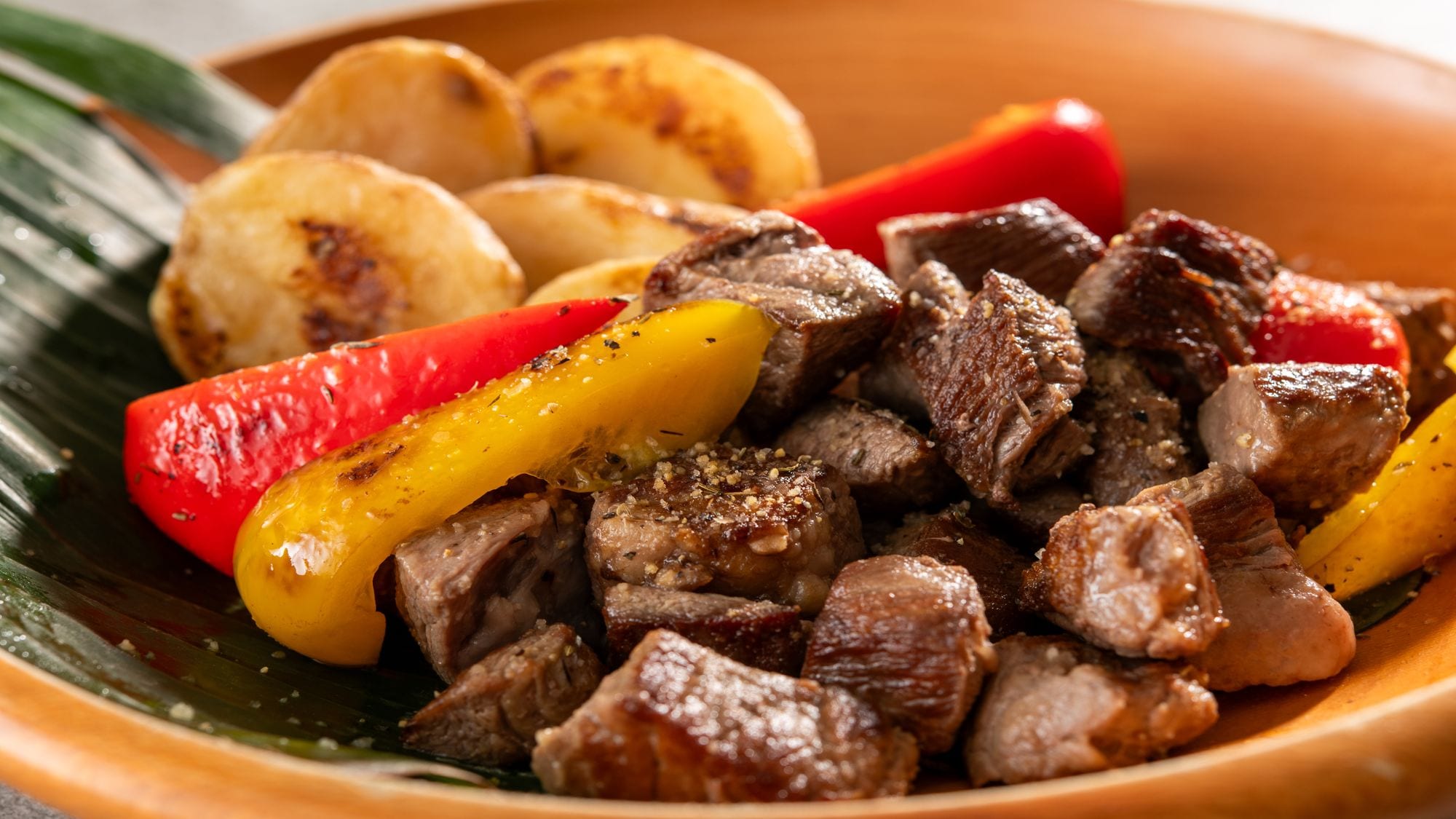 ภาพบุฟเฟ่ต์อาหารเย็น : สเต็กกระเทียมรสแซ่บ