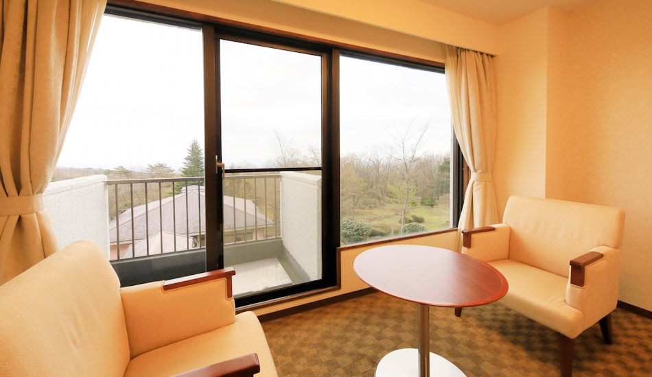 Customization | Guest Room Natural Light Room (Twin) 3