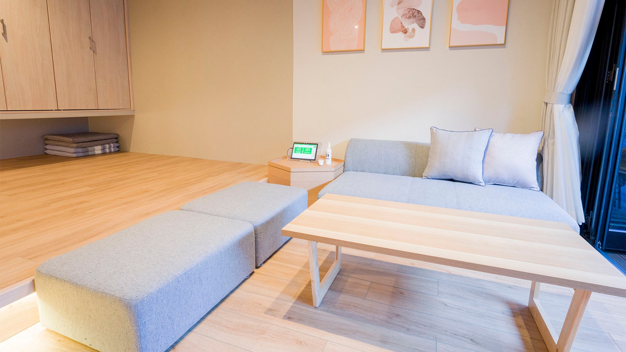 [Example of guest room with a capacity of 8 people] Living room
