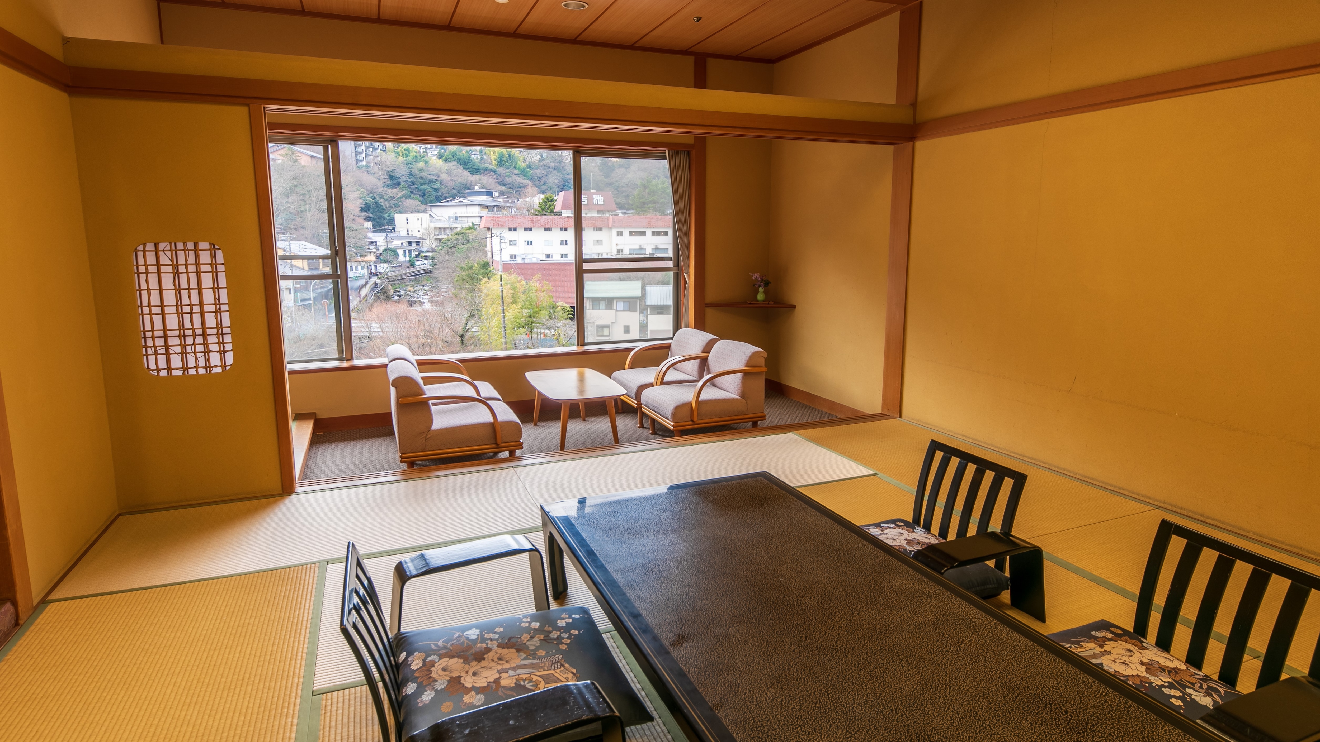[River side] An example of a 12 tatami Japanese-style room