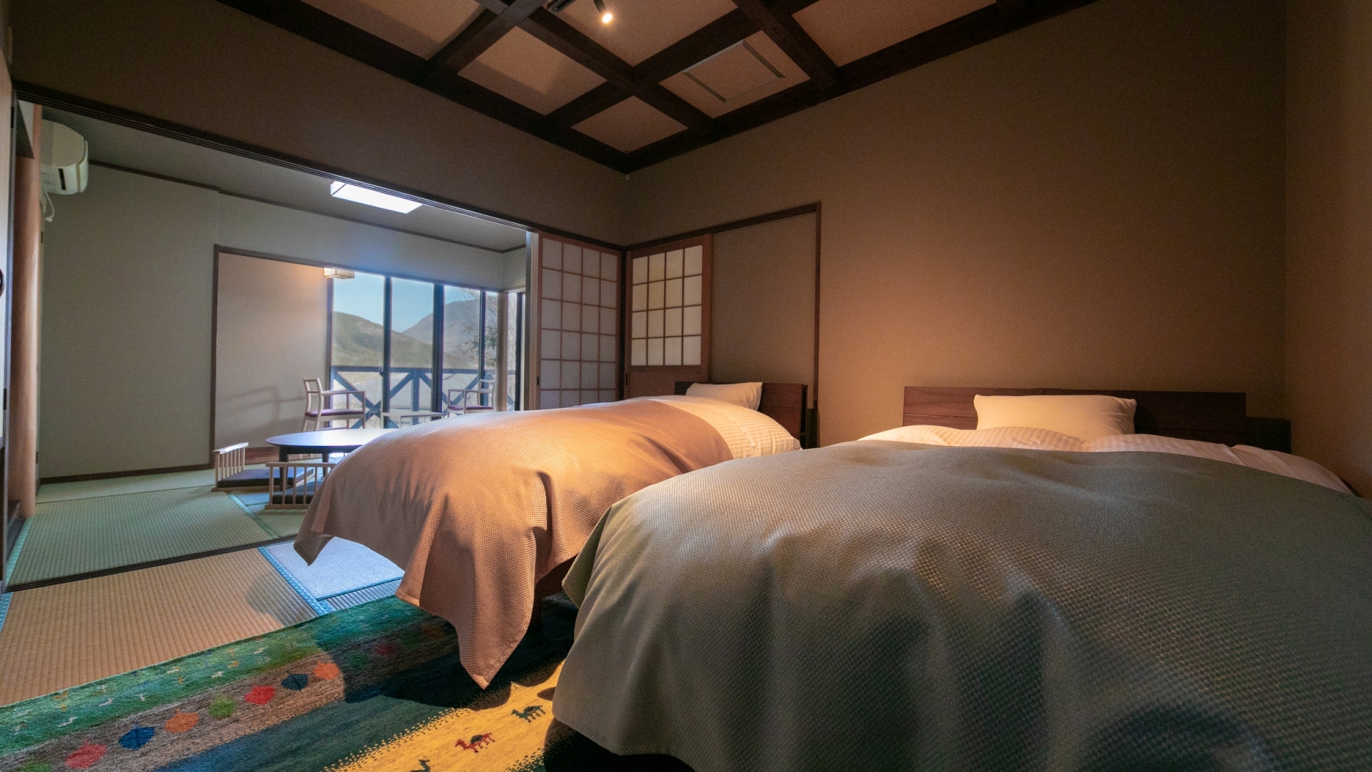 [Example of a Japanese-style room with a bed]