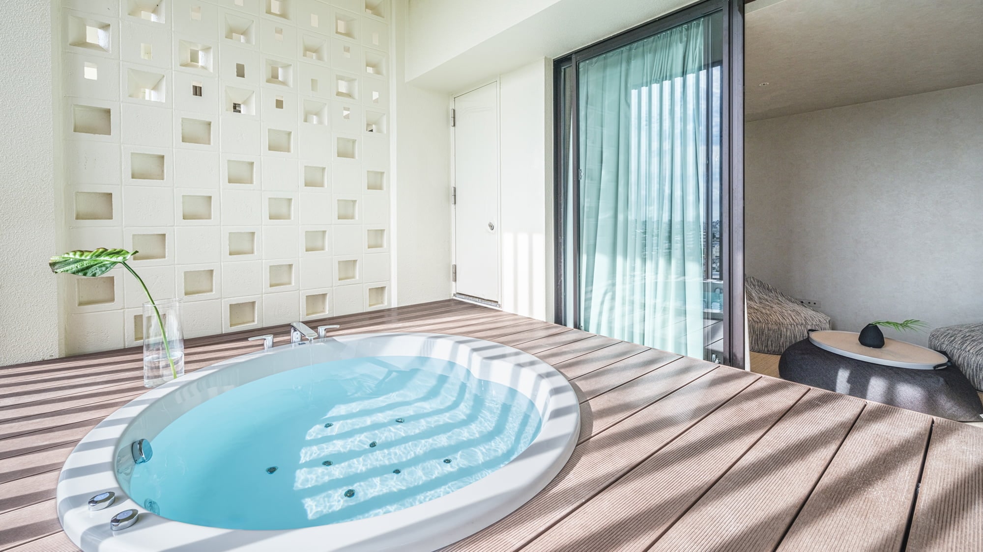 Deluxe bunk with jacuzzi