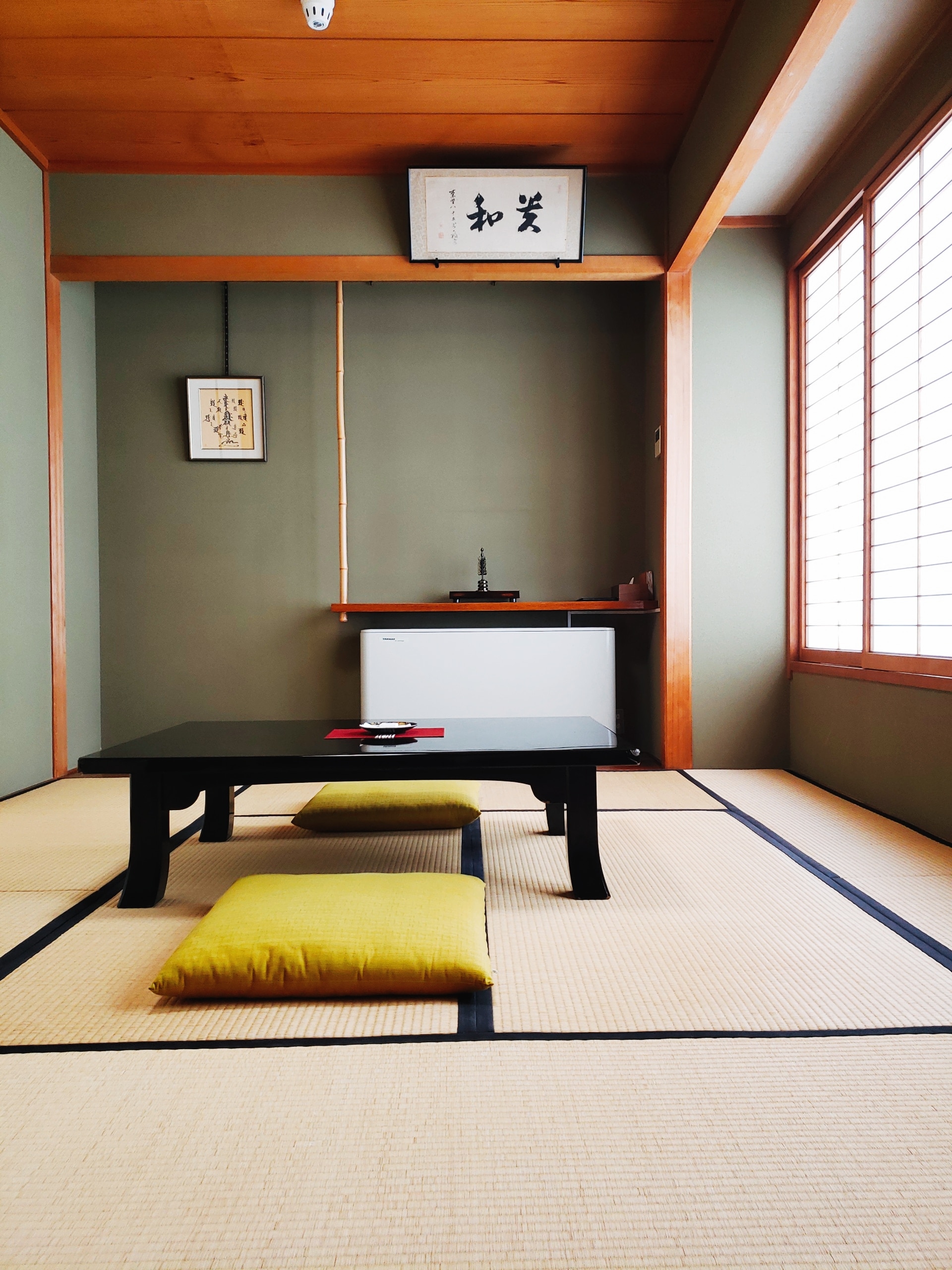 Approach side Japanese-style room