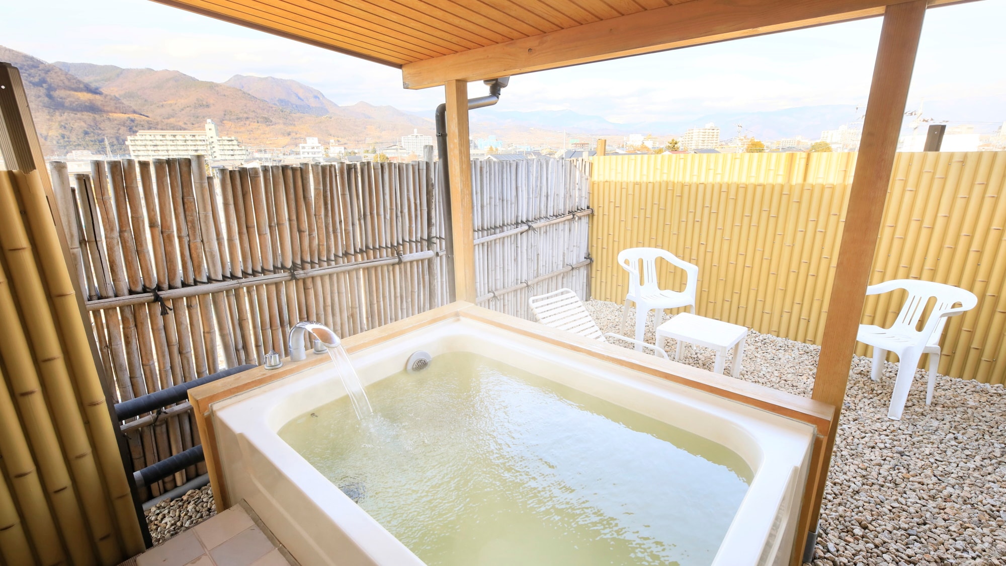 [Main building/Japanese-style room with open-air bath]