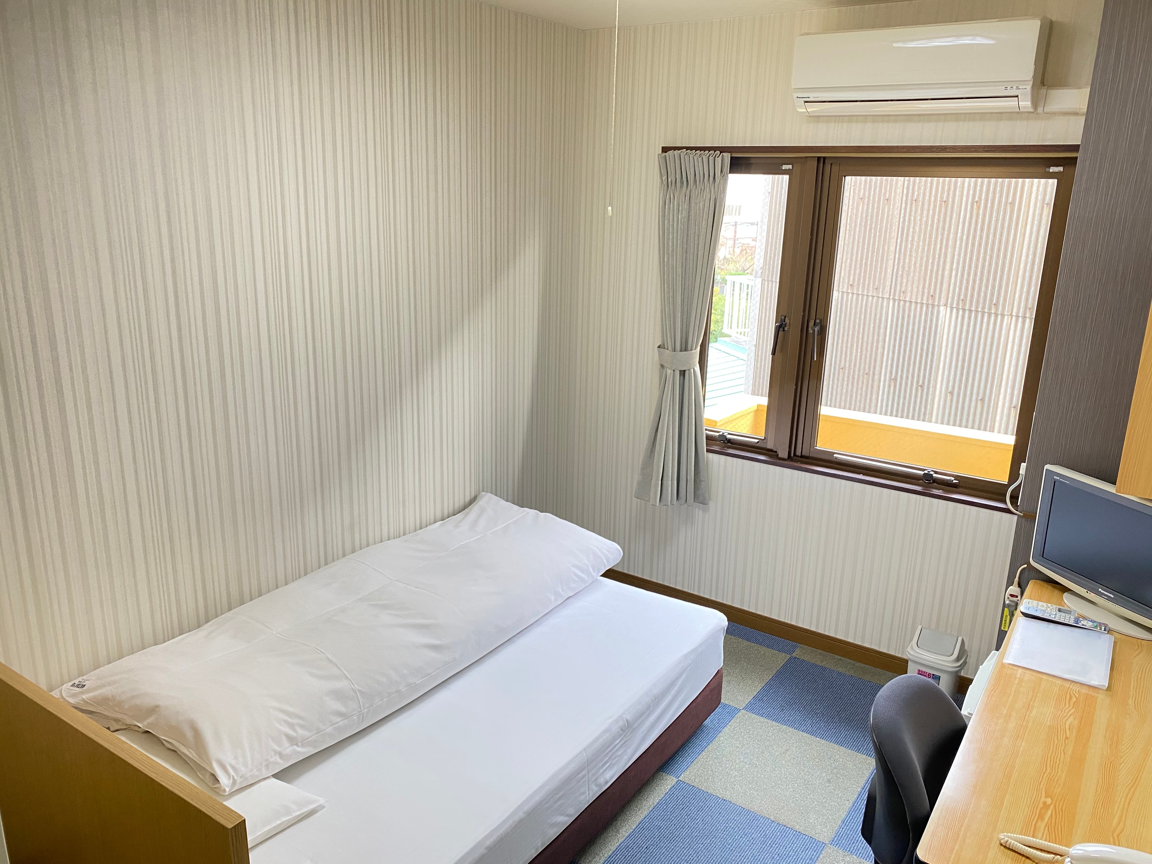 Kamar single [merokok]