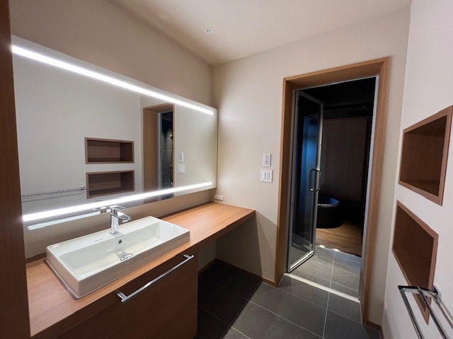 Kamar khusus dengan kamar mandi semi terbuka "Umeeda"