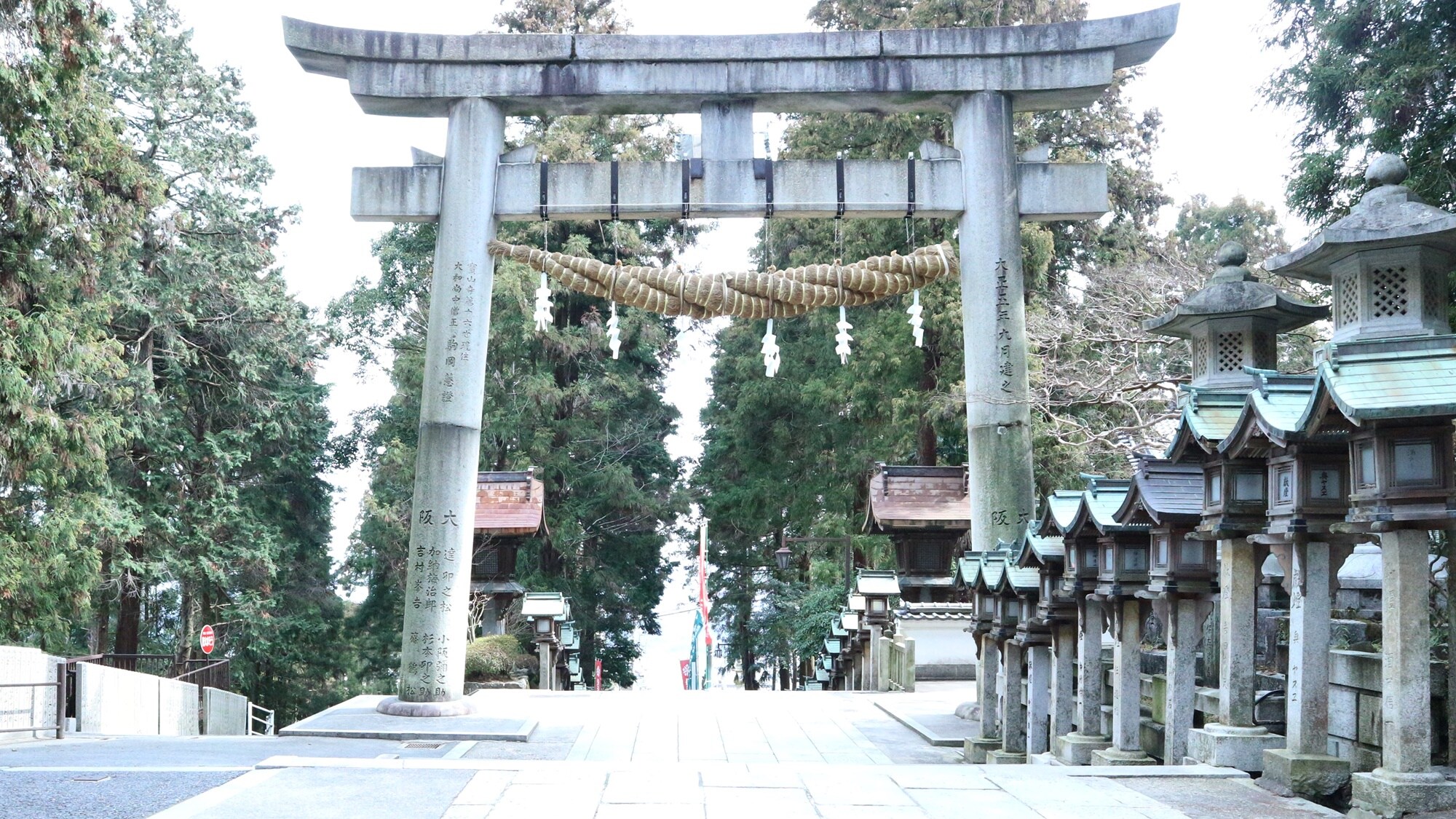 * [法山寺] 据说，此寺能保佑财运、找到好伴侣、婚姻和谐。