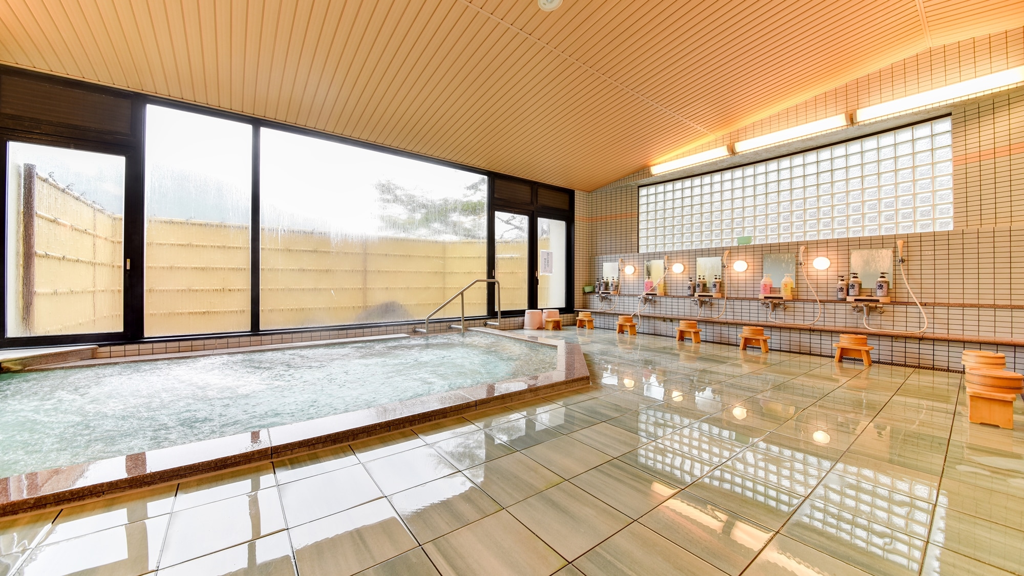* [Large communal bath (women's bath)] Please heal your daily fatigue with mild alkaline hot water.