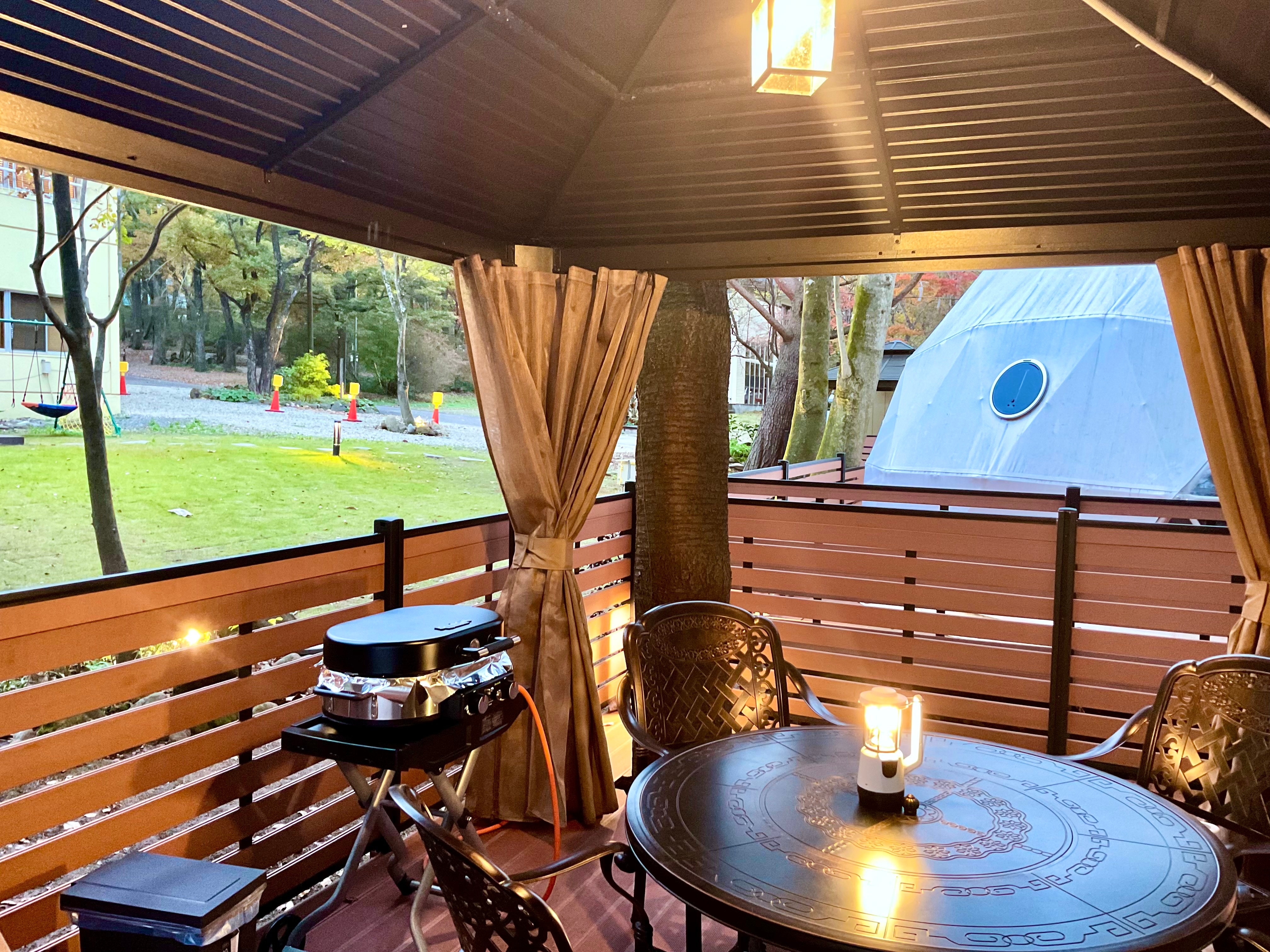 圆顶帐篷烧烤露台