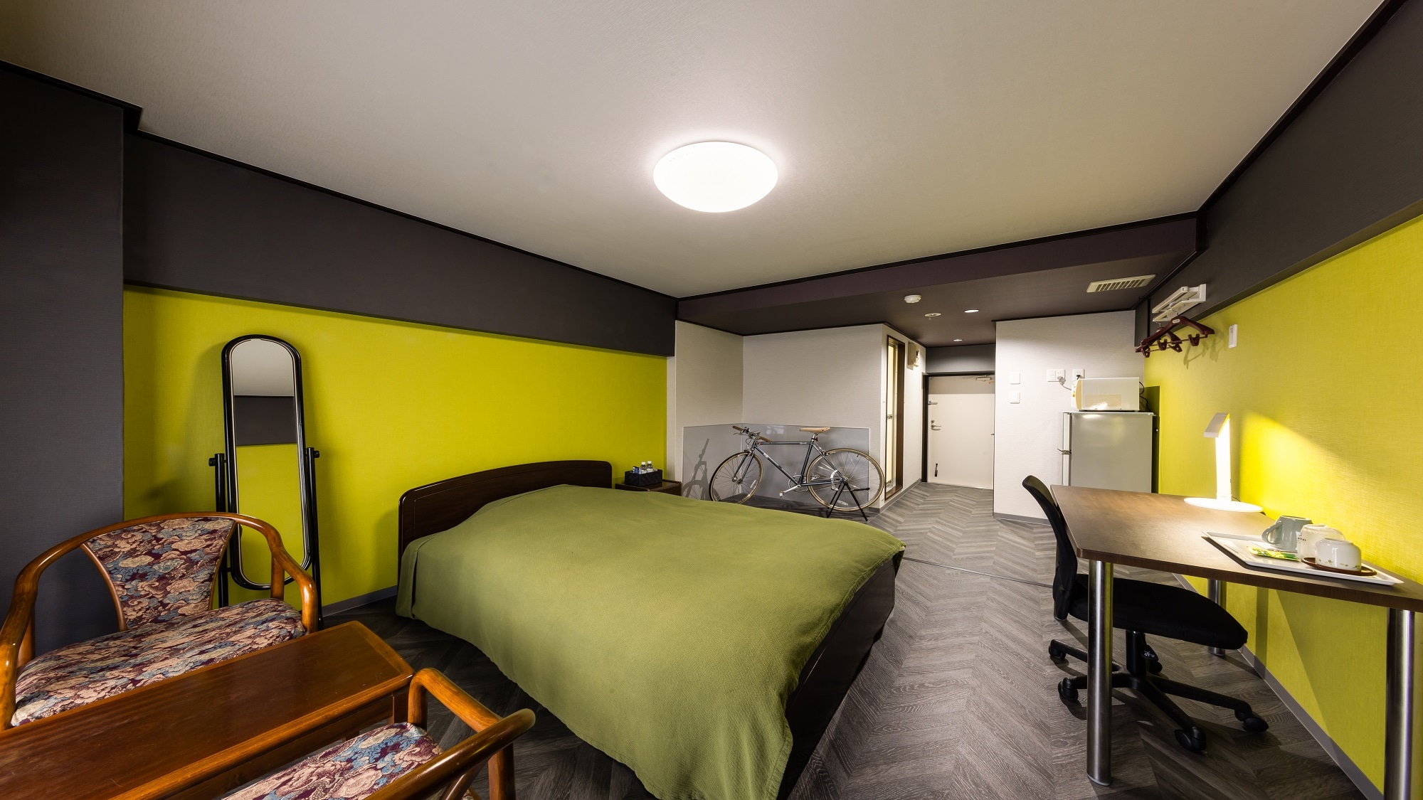 Cycle room with 2 double beds