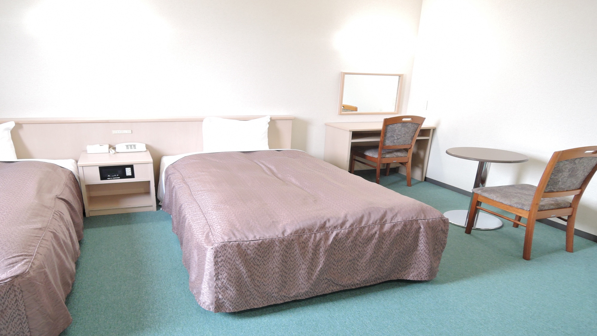 *[Non-smoking: Example room] An extra bed will be provided for three guests.
