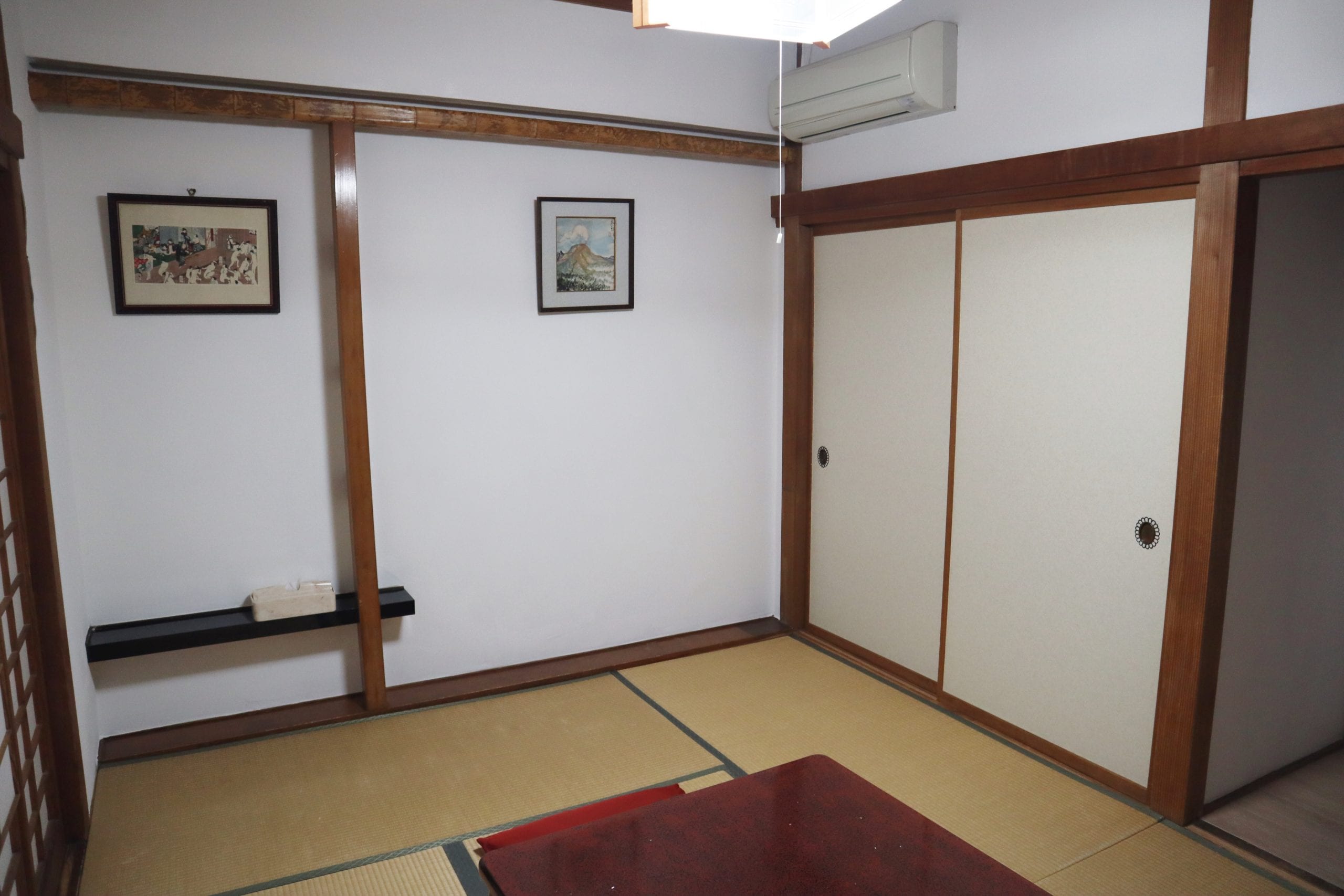 Relaxation Japanese-style room (6 tatami mats)
