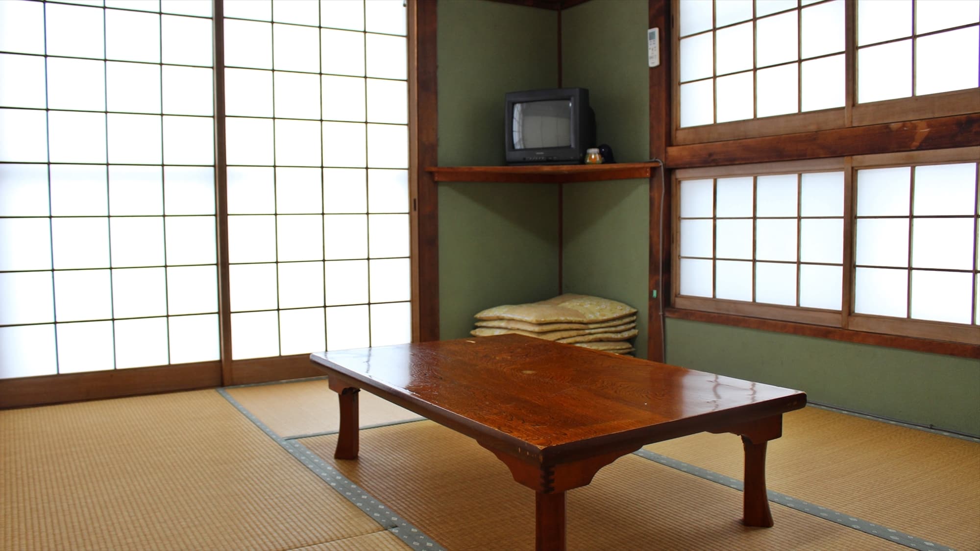 Japanese-style room 6 tatami mats