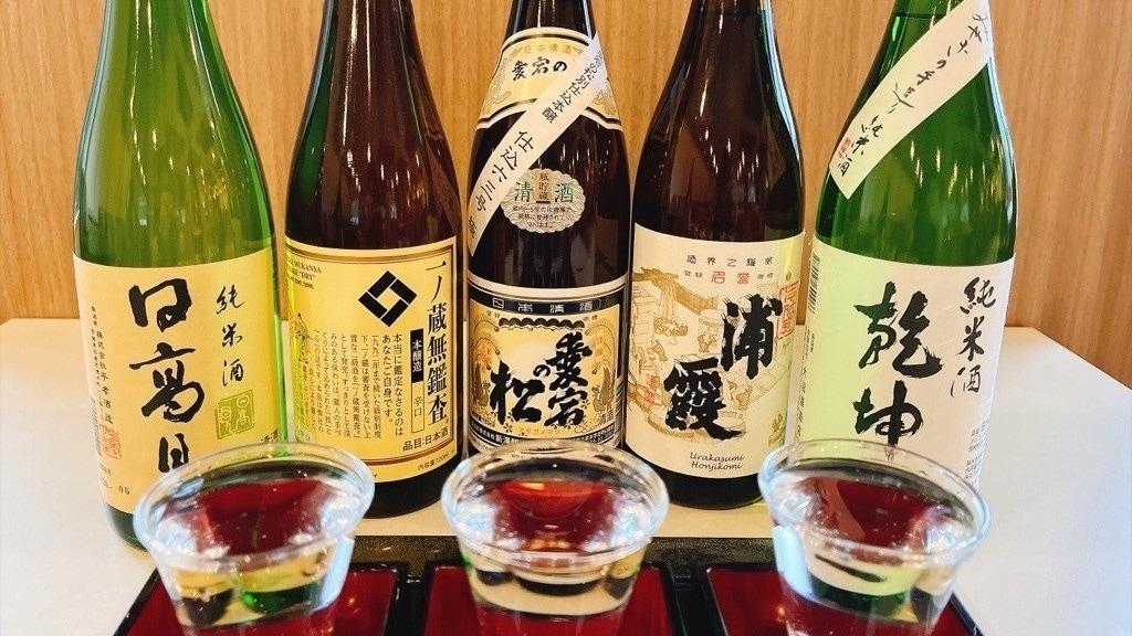 Bộ nếm thử gồm 3 loại sake địa phương.