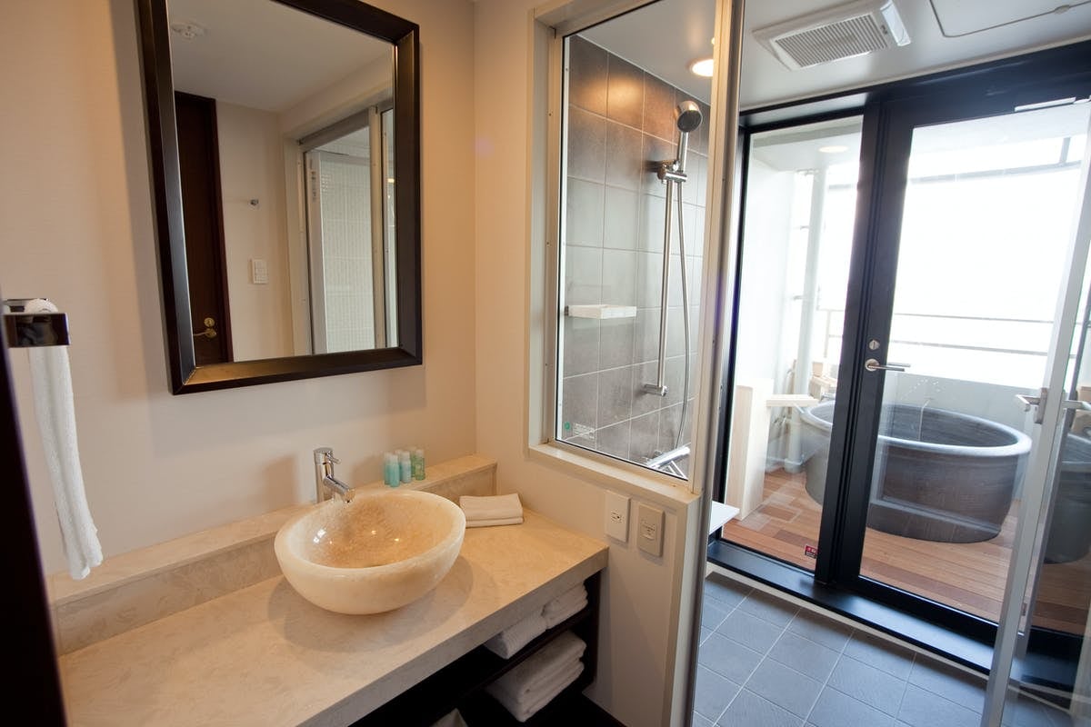 Bathroom (Senaga Deluxe Japanese and Western Room [Airport View])