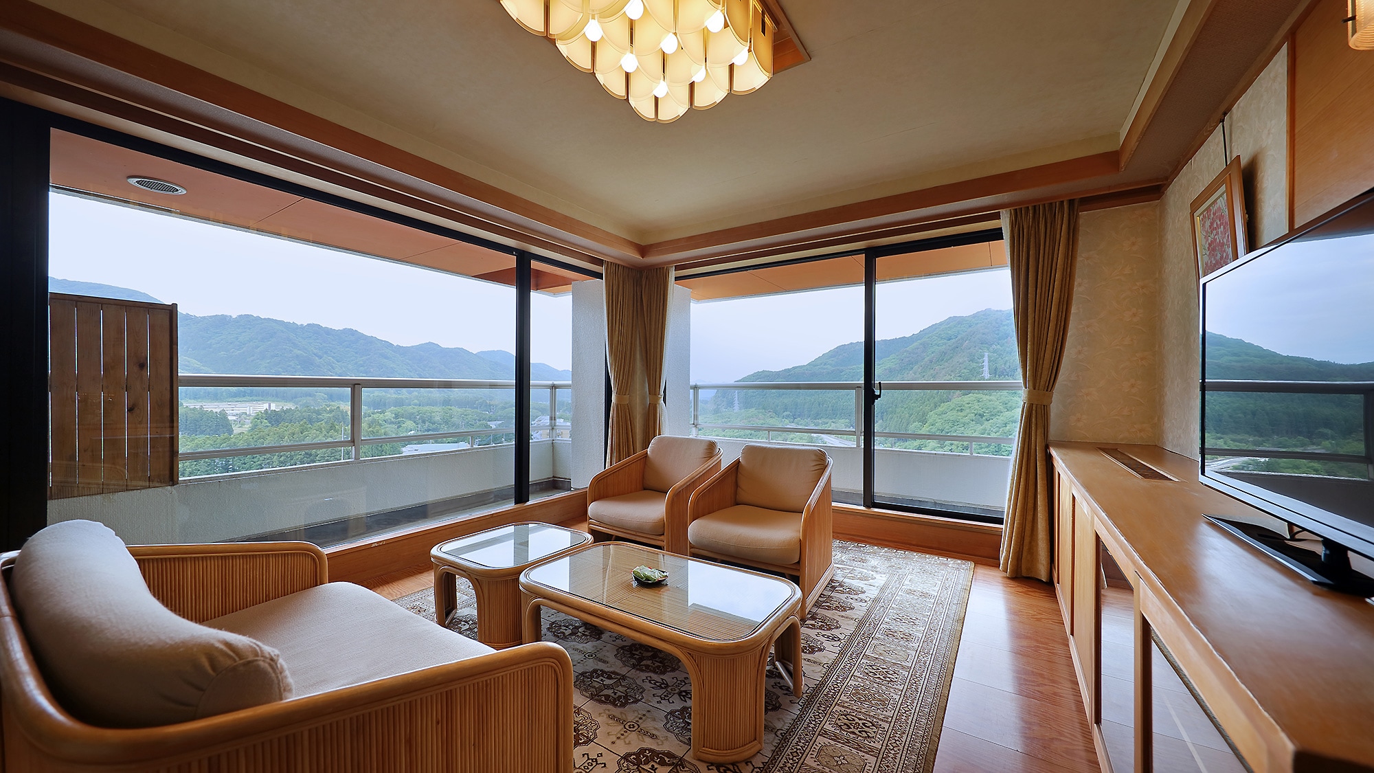 [Japanese-Western style room] Guest room with open-air bath on the 13th floor