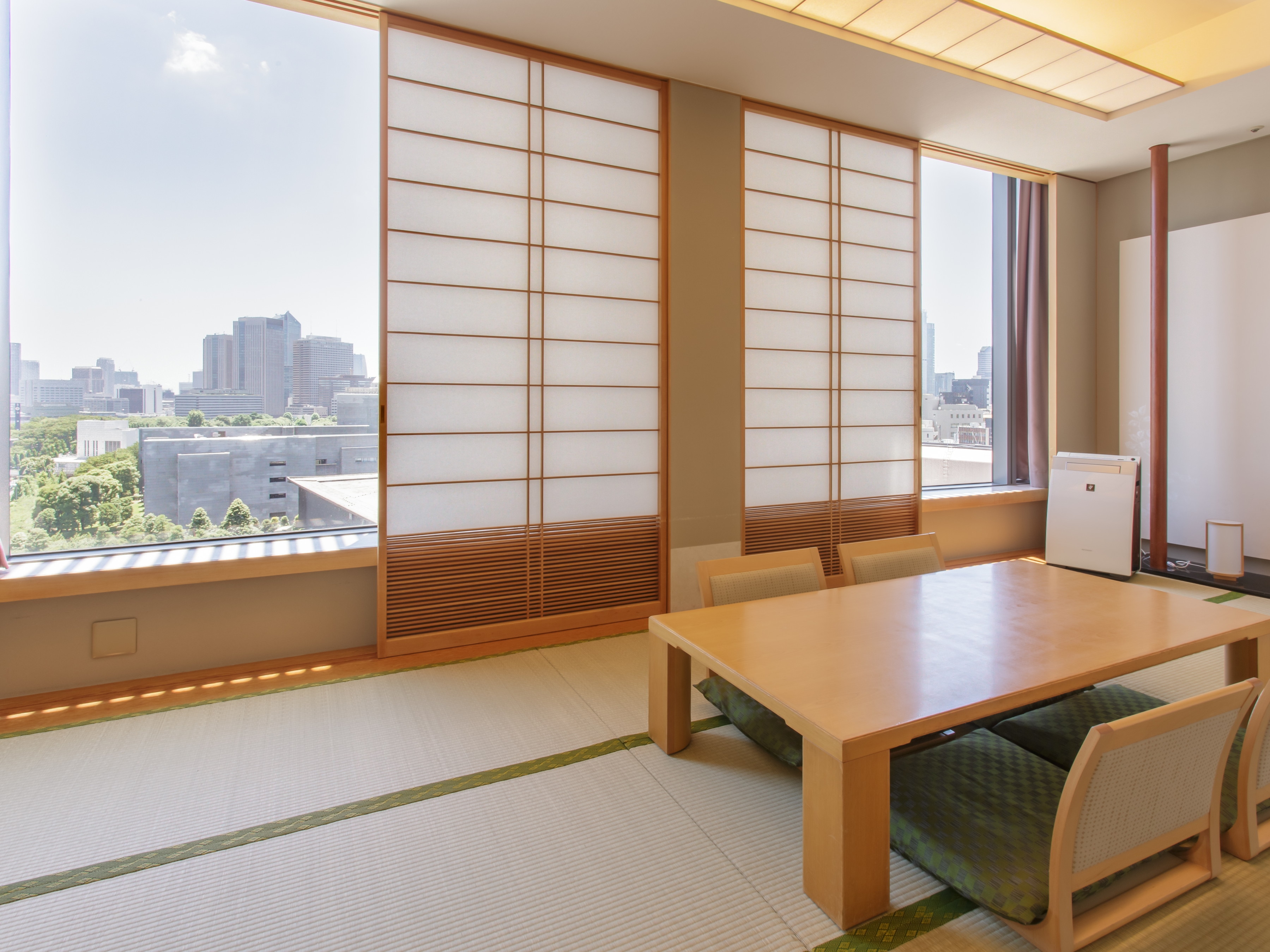 Kamar bergaya Jepang (9 tikar tatami, menghadap Istana Kekaisaran, kamar mandi dan toilet terpisah)