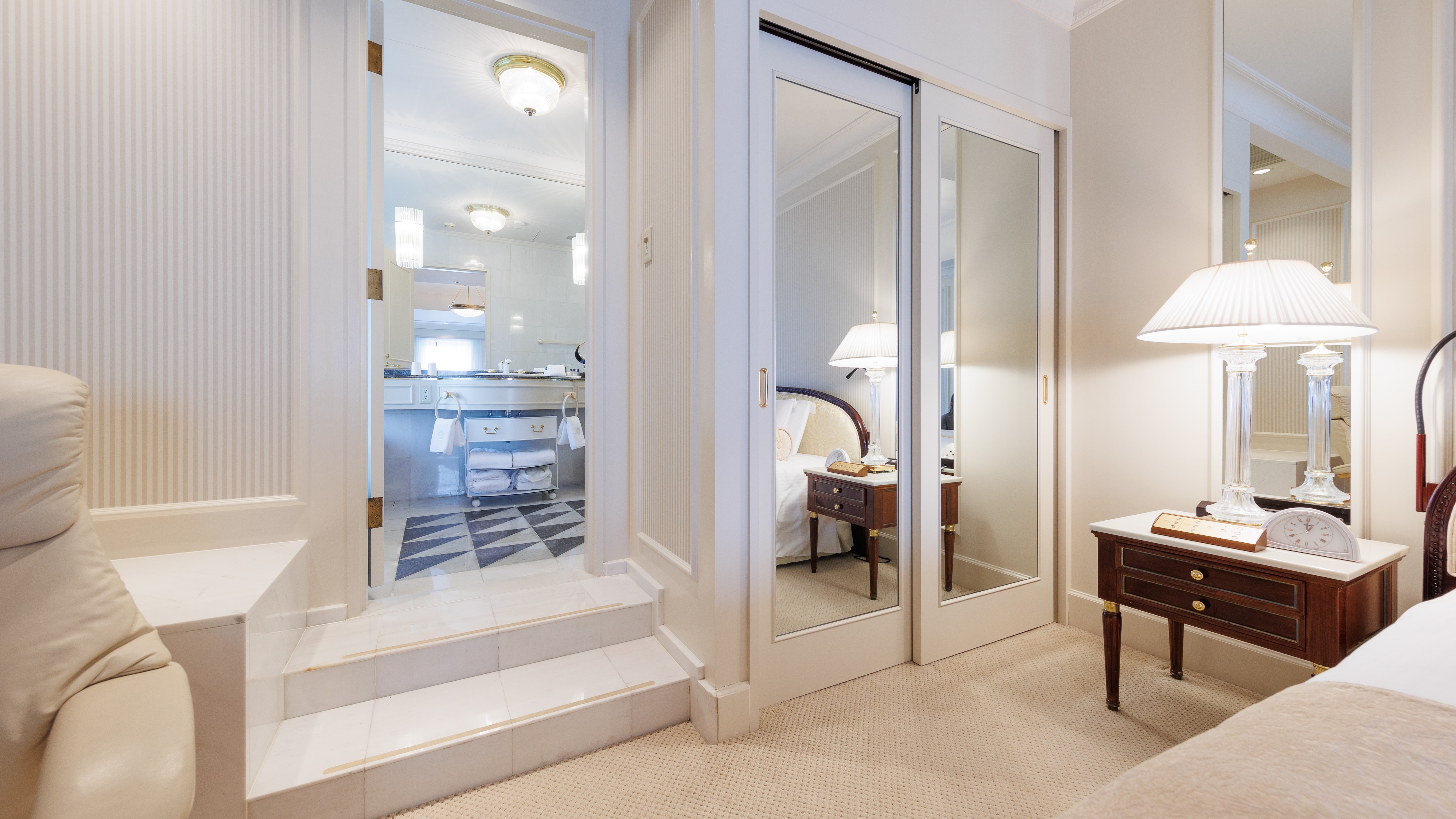 프리미어 플로어] 19 · 20 층 팔레 스위트 · 객실 내