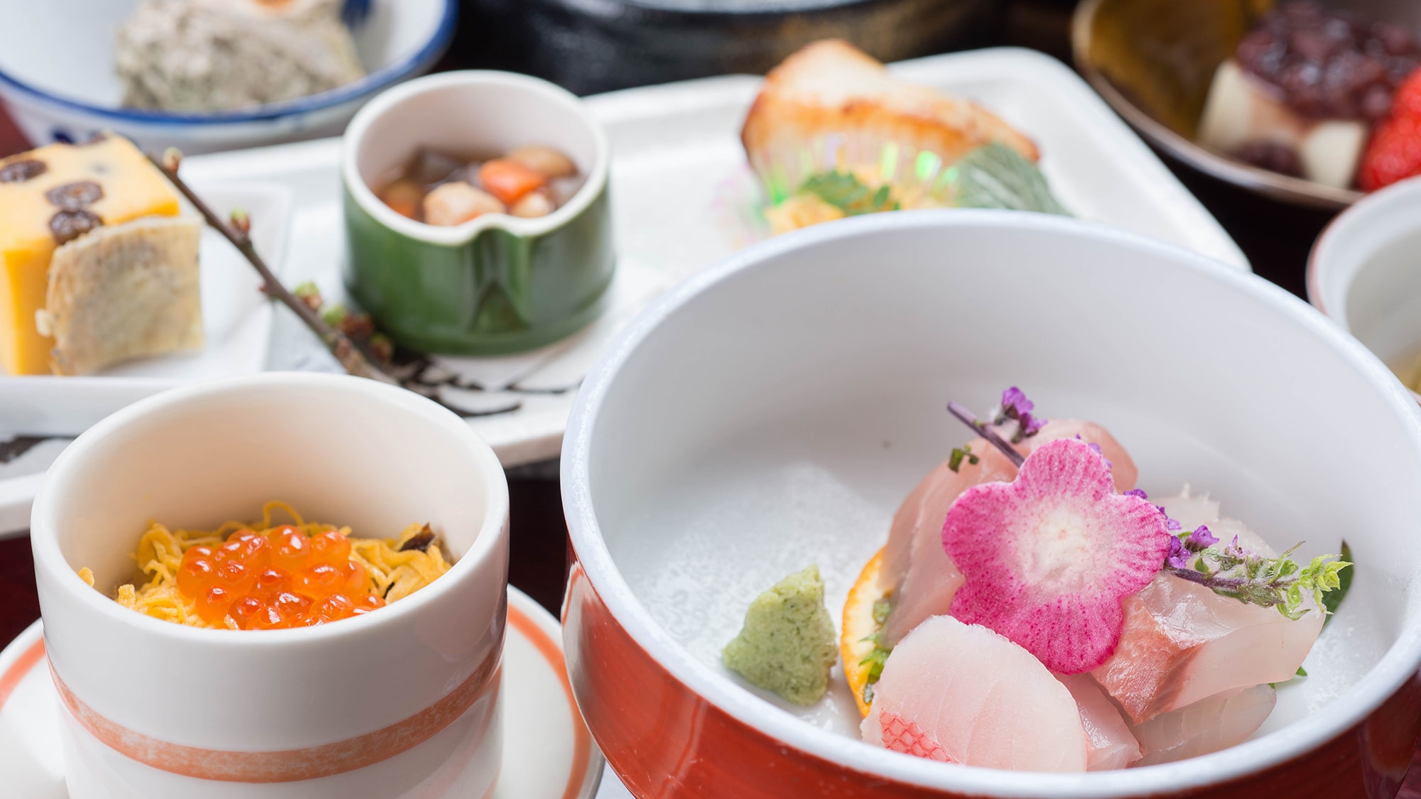 *[Dinner example (Ume course)] This is our standard Kaiseki course meal. It is a seafood course meal that uses an abundance of seafood from Sagami Bay.