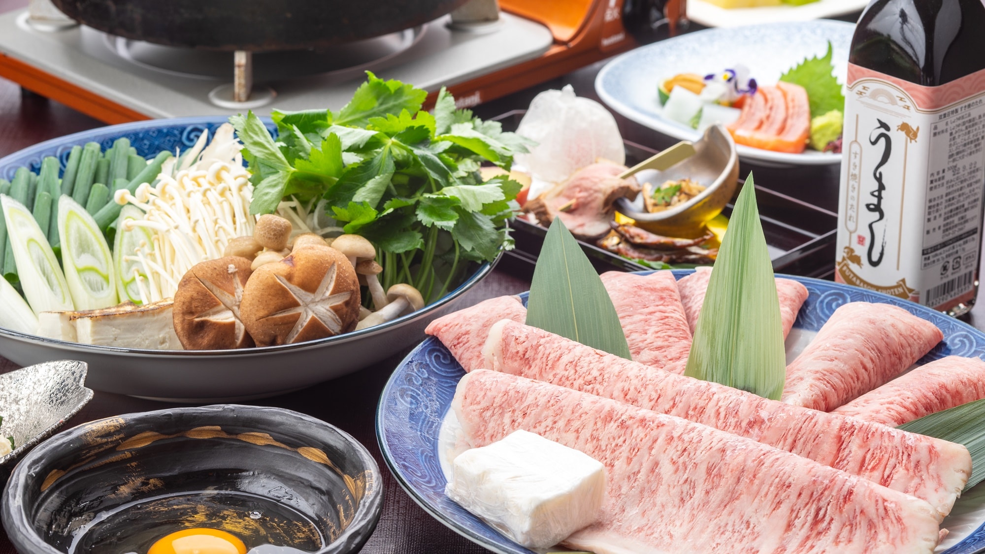 *[Omi Beef Sukiyaki] Exquisite Omi beef and our proud "delicious sukiyaki sauce" pack in all the deliciousness!