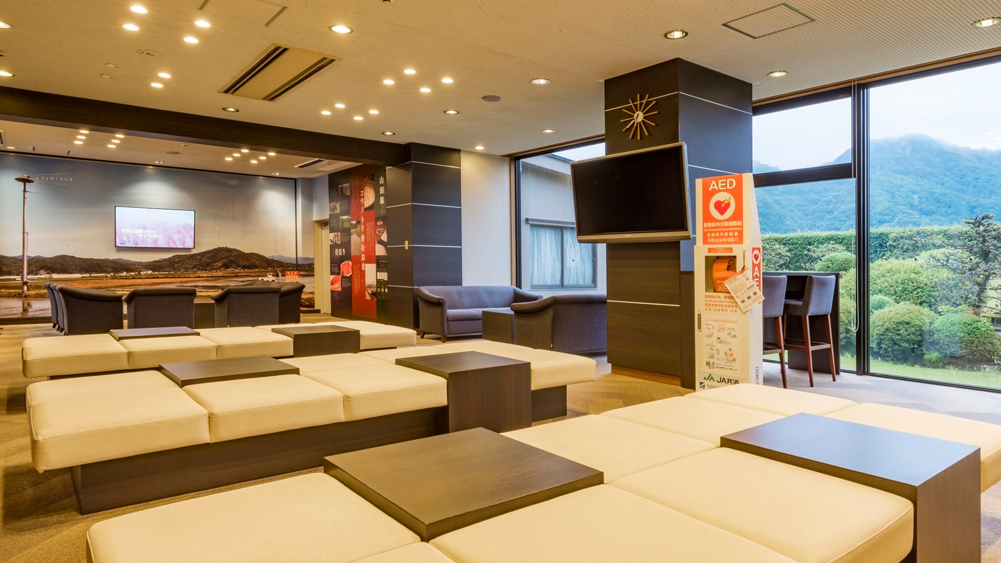 *[大廳] 飯店引以為傲的花園綿延不斷。