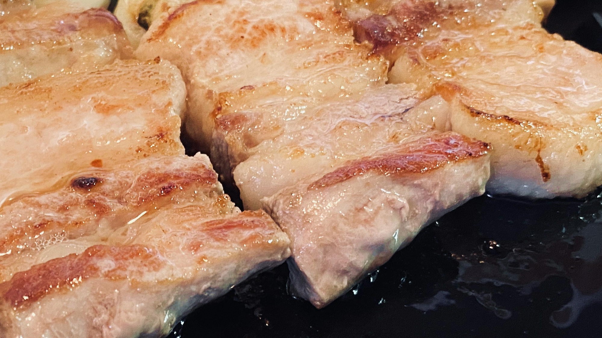 Hãy thưởng thức vị ngọt thanh mát và kết cấu dai của "Joushu Mochi Pork" nhãn hiệu Gunma nhé!