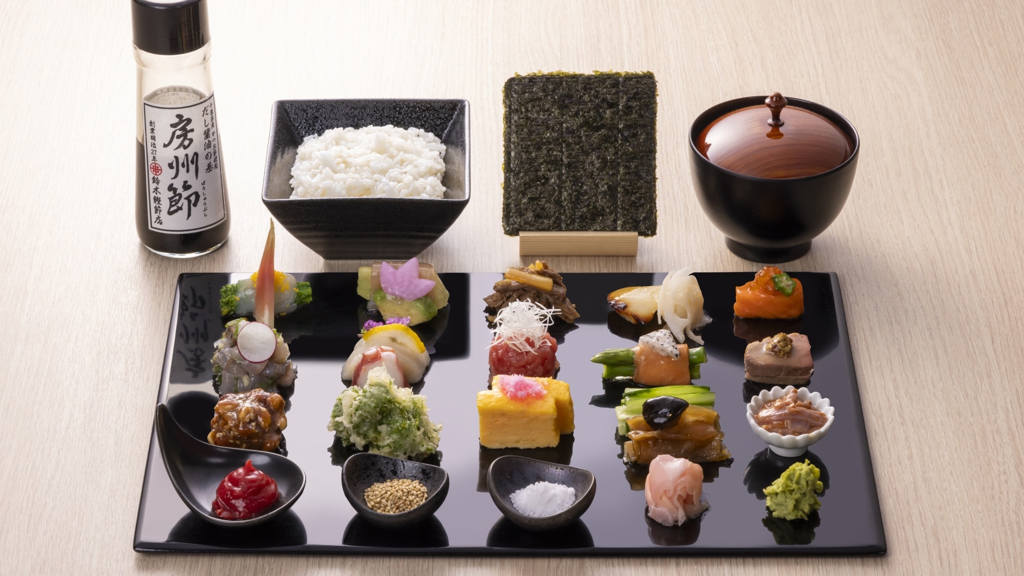 [Boshu Hand-rolled Sushi] Enjoy your own original hand-rolled sushi made with about 20 different seasonal vegetables in your choice of combination.