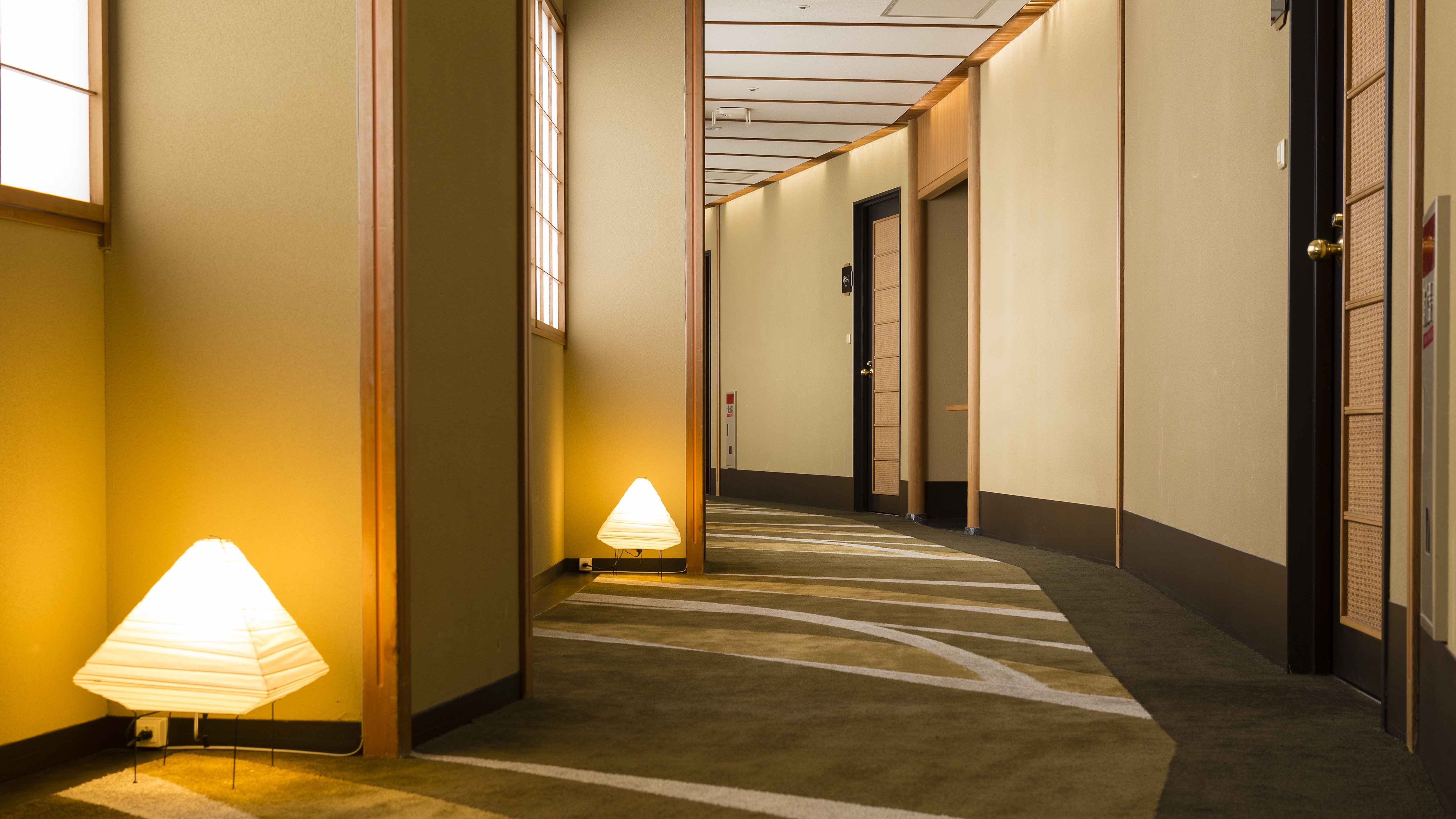 [Top floor] Guest room corridor
