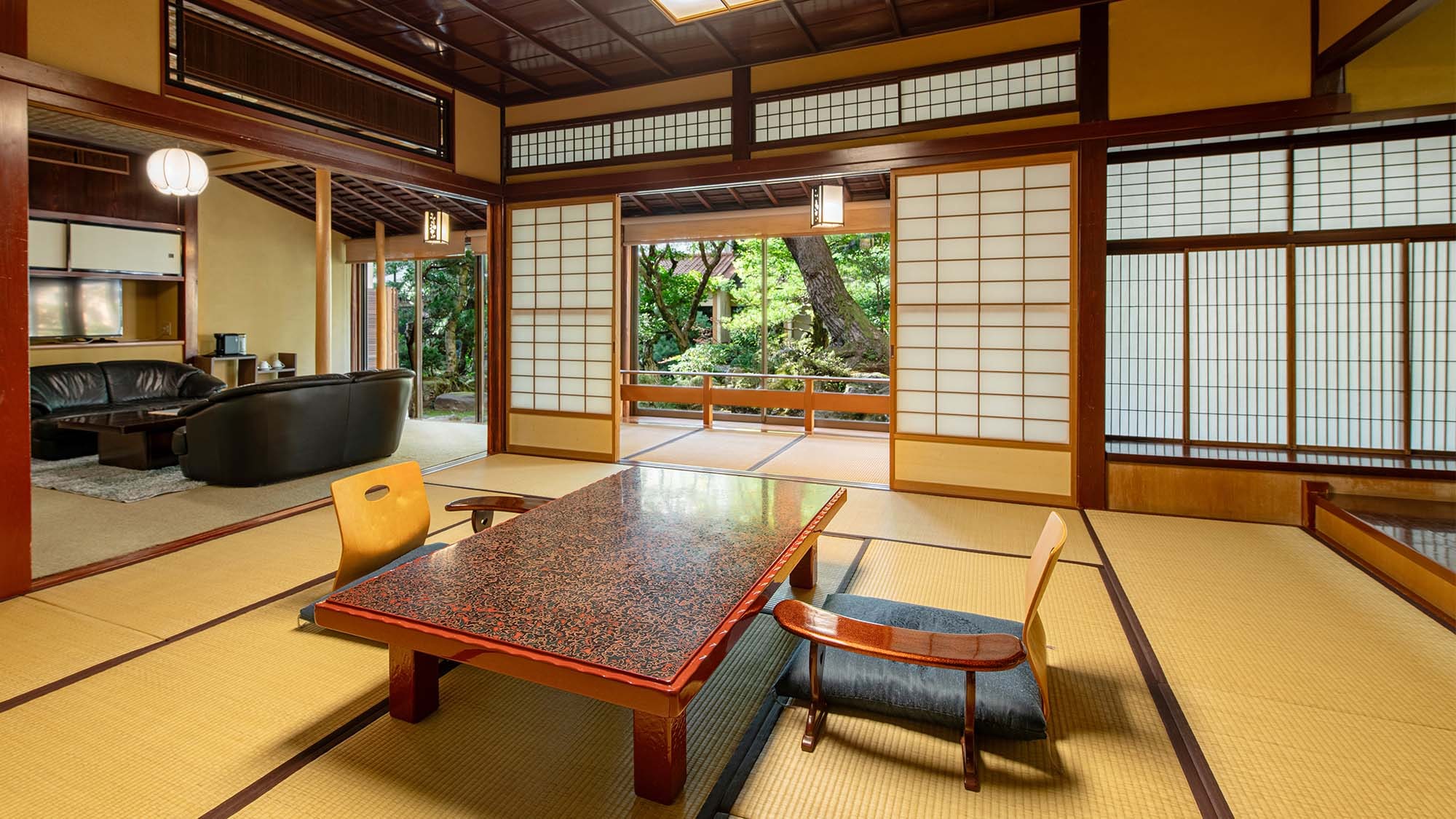 With a semi-open-air bath with natural hot spring water [New Year Hall/Japanese/Western special room/Asaga]