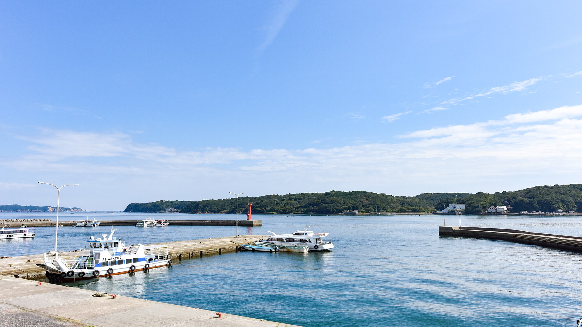 *[Ví dụ phòng khách] Phòng có ban công và hướng nhìn ra đại dương (203)