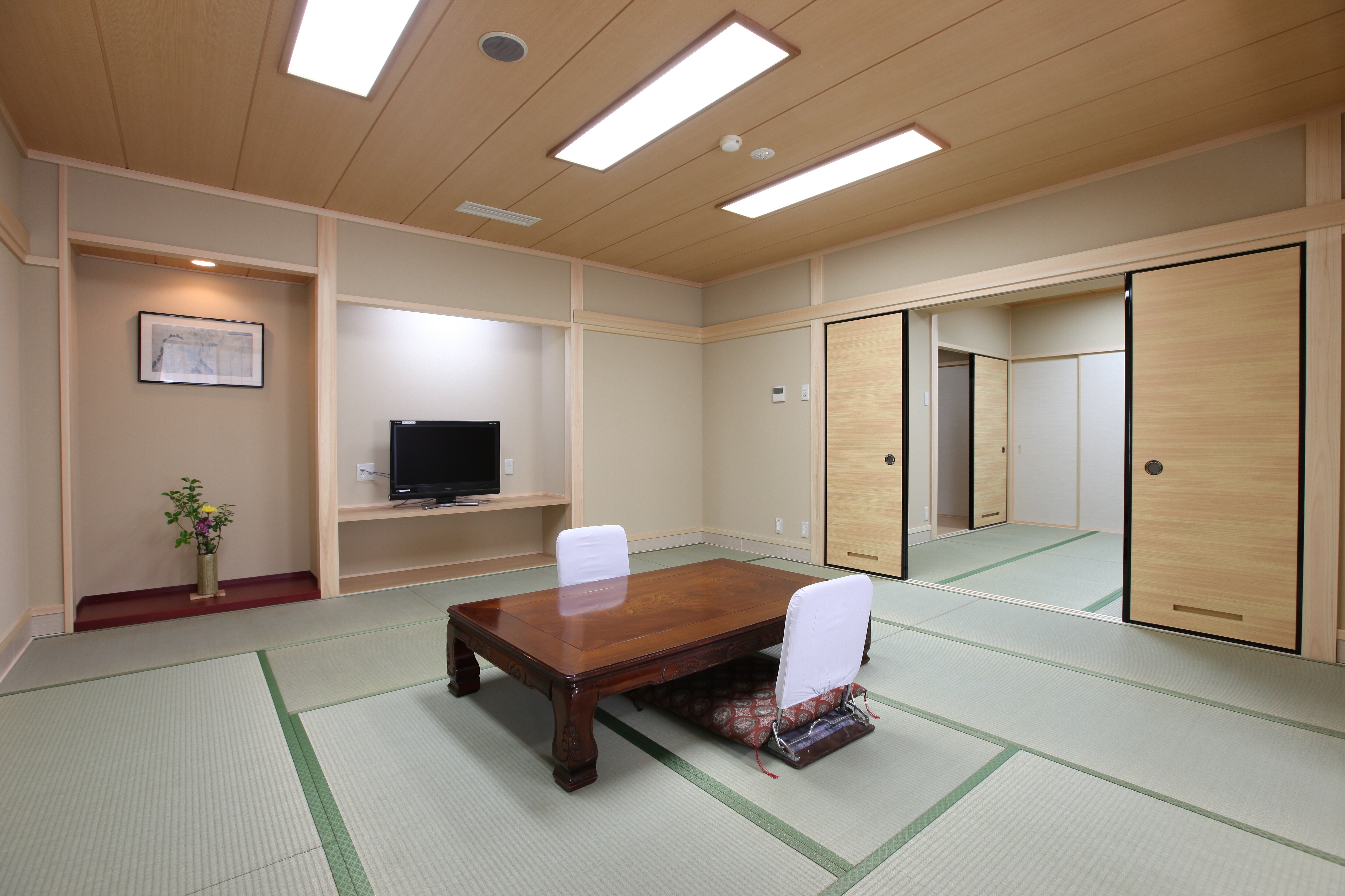 << West Building >> Japanese-style room for two consecutive rooms, an example