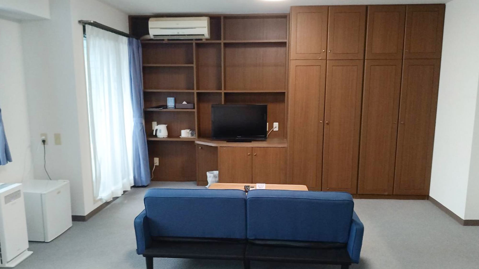 ・[Deluxe Double (Non-smoking)] A living space where you can relax while watching TV