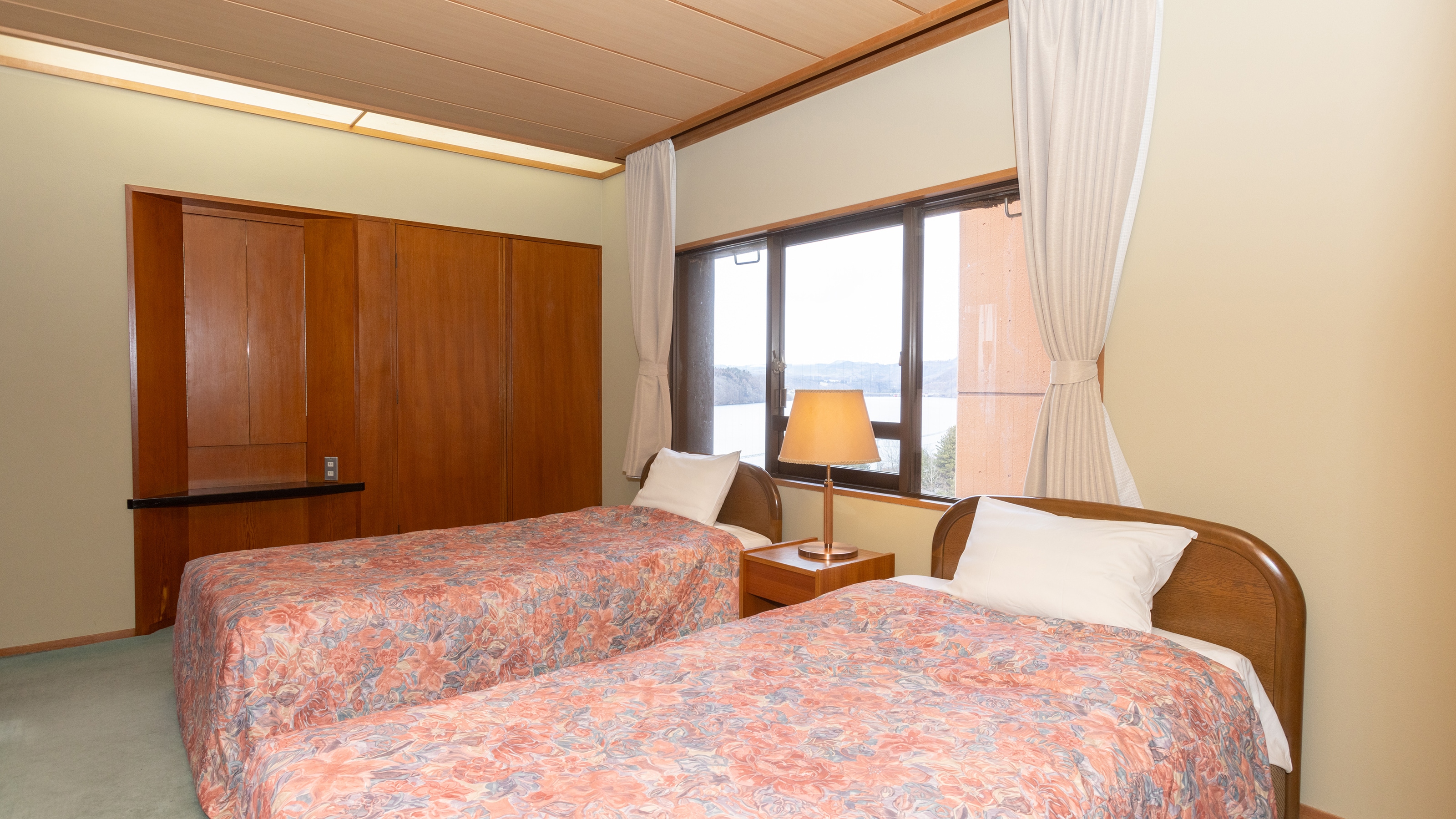 Suimeikan Japanese-Western style room example