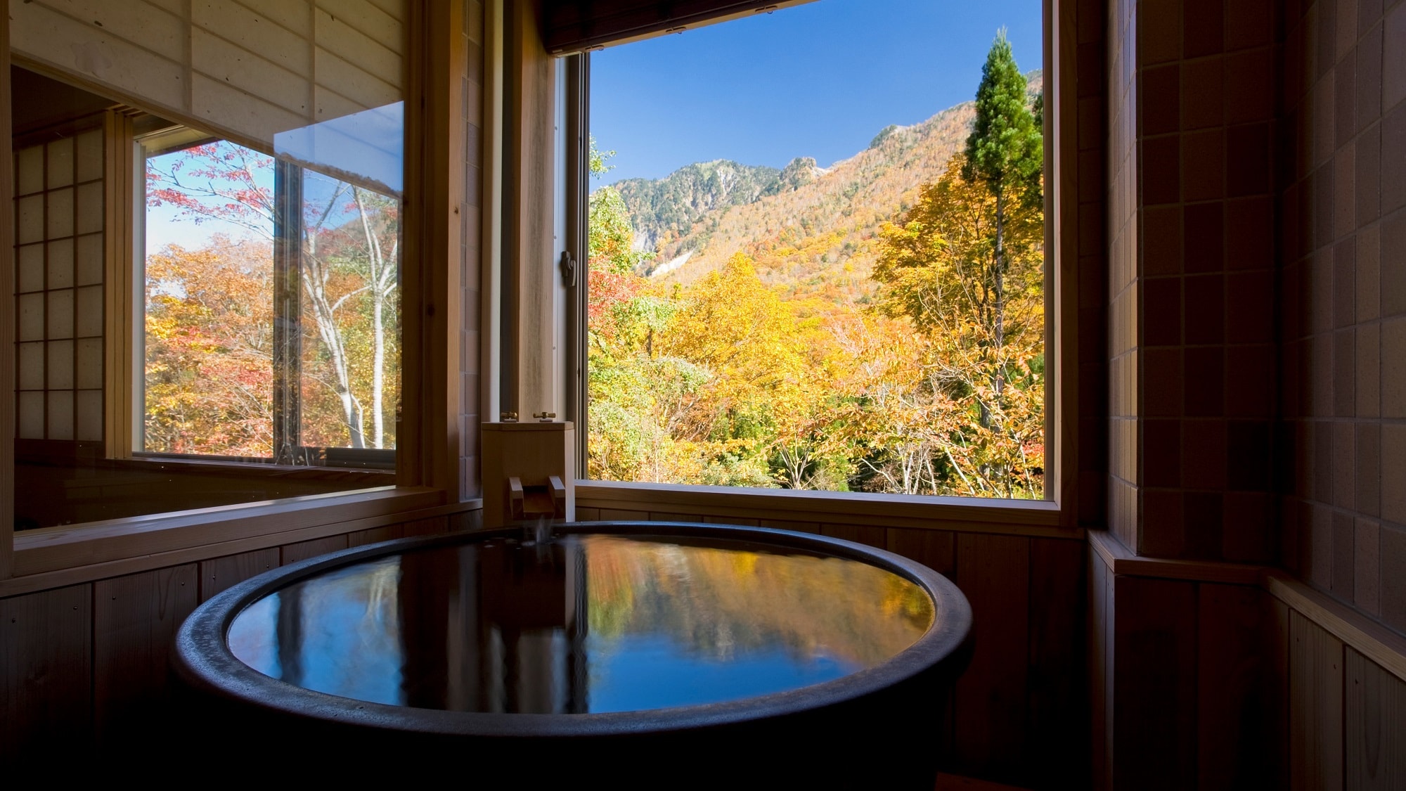 [Open-type indoor bath]