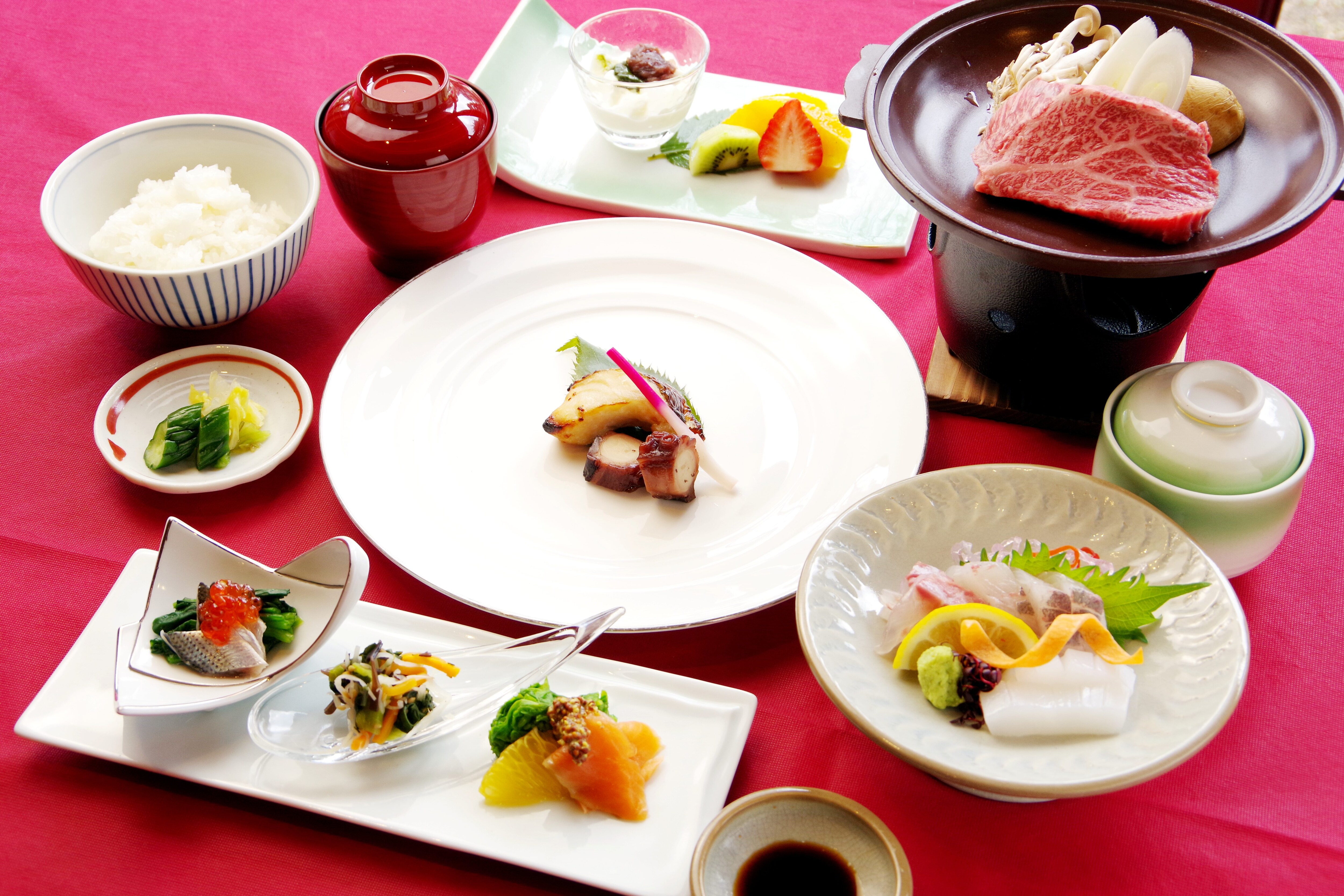 我非常享受当季怀石料理套餐♪无论是水还是食物，我都非常满意！