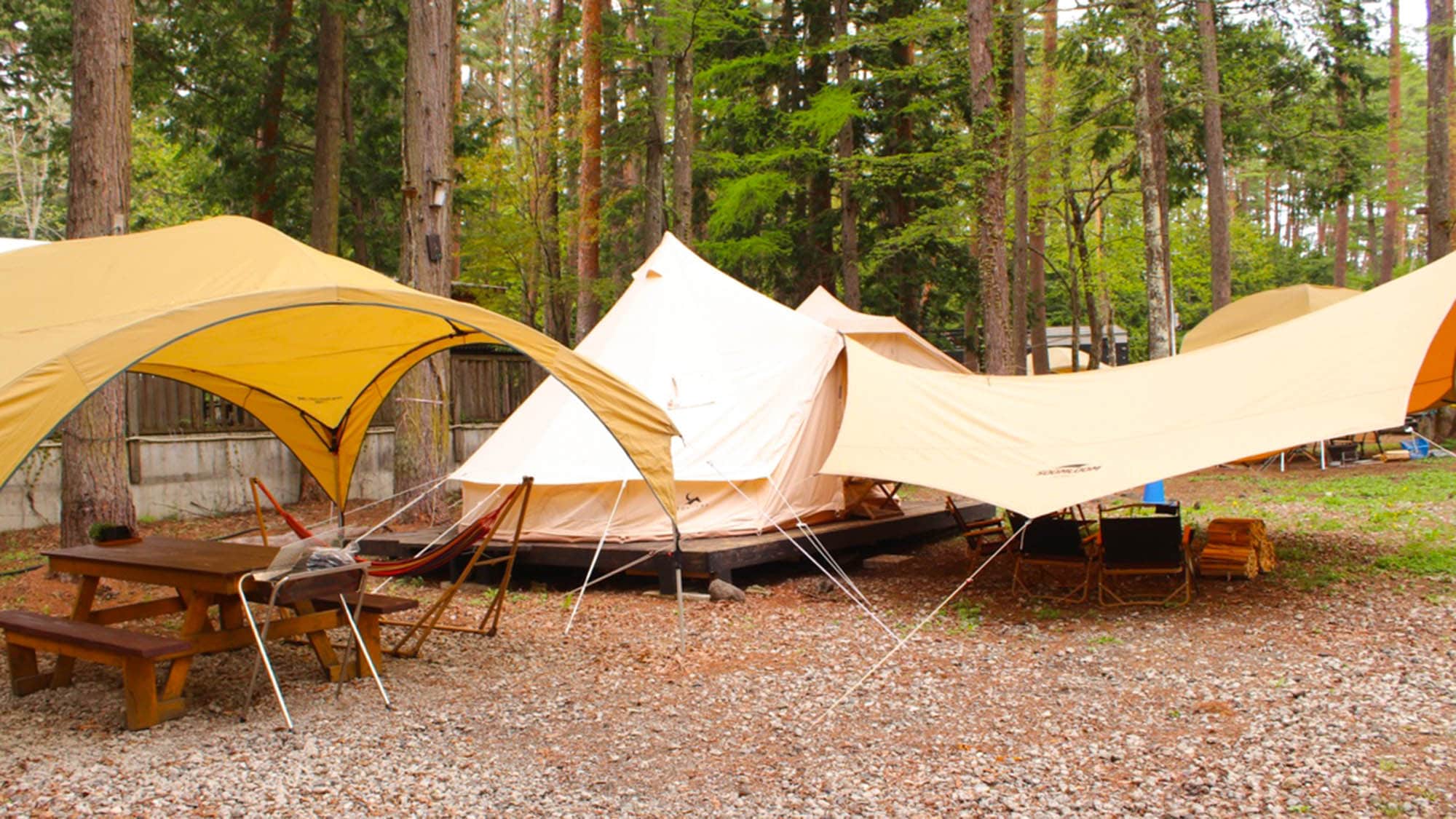 ・[LIN Camping Relaxation] Tables and chairs are also provided. How about enjoying a leisurely tea time?